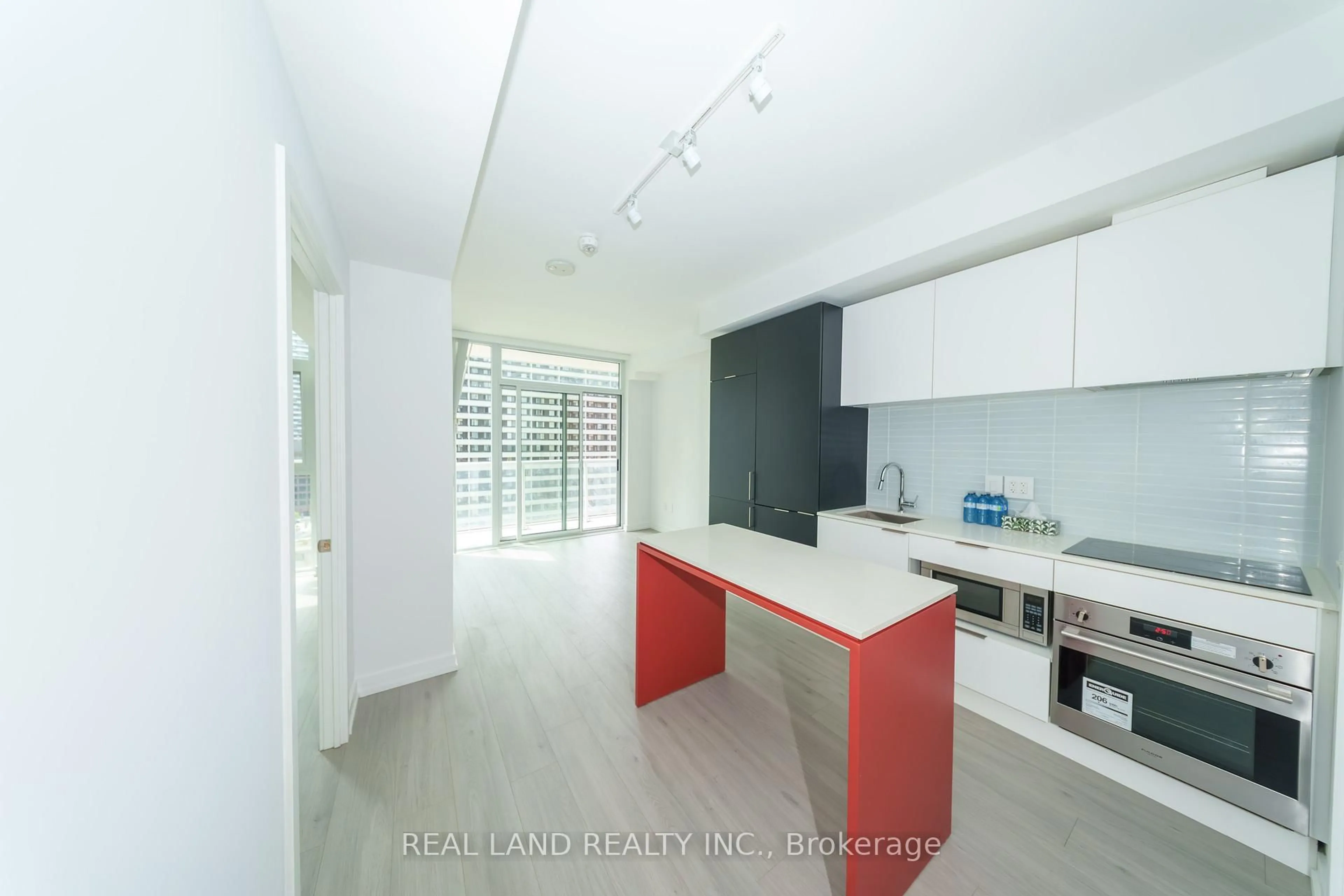 Standard kitchen, unknown for 33 Helendale Ave #814, Toronto Ontario M4R 0A4