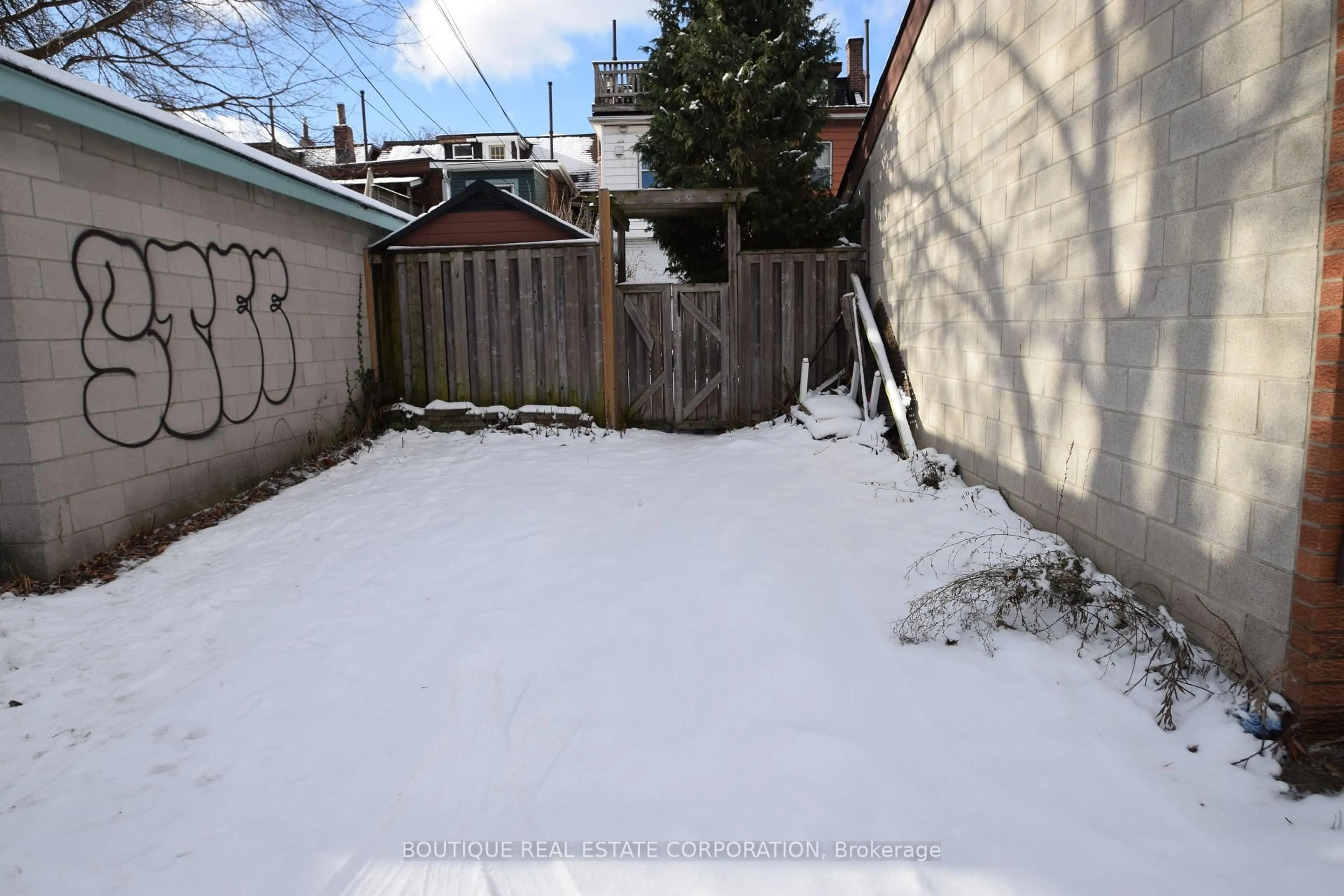 Unknown for 257 Concord Ave, Toronto Ontario M6H 2P4