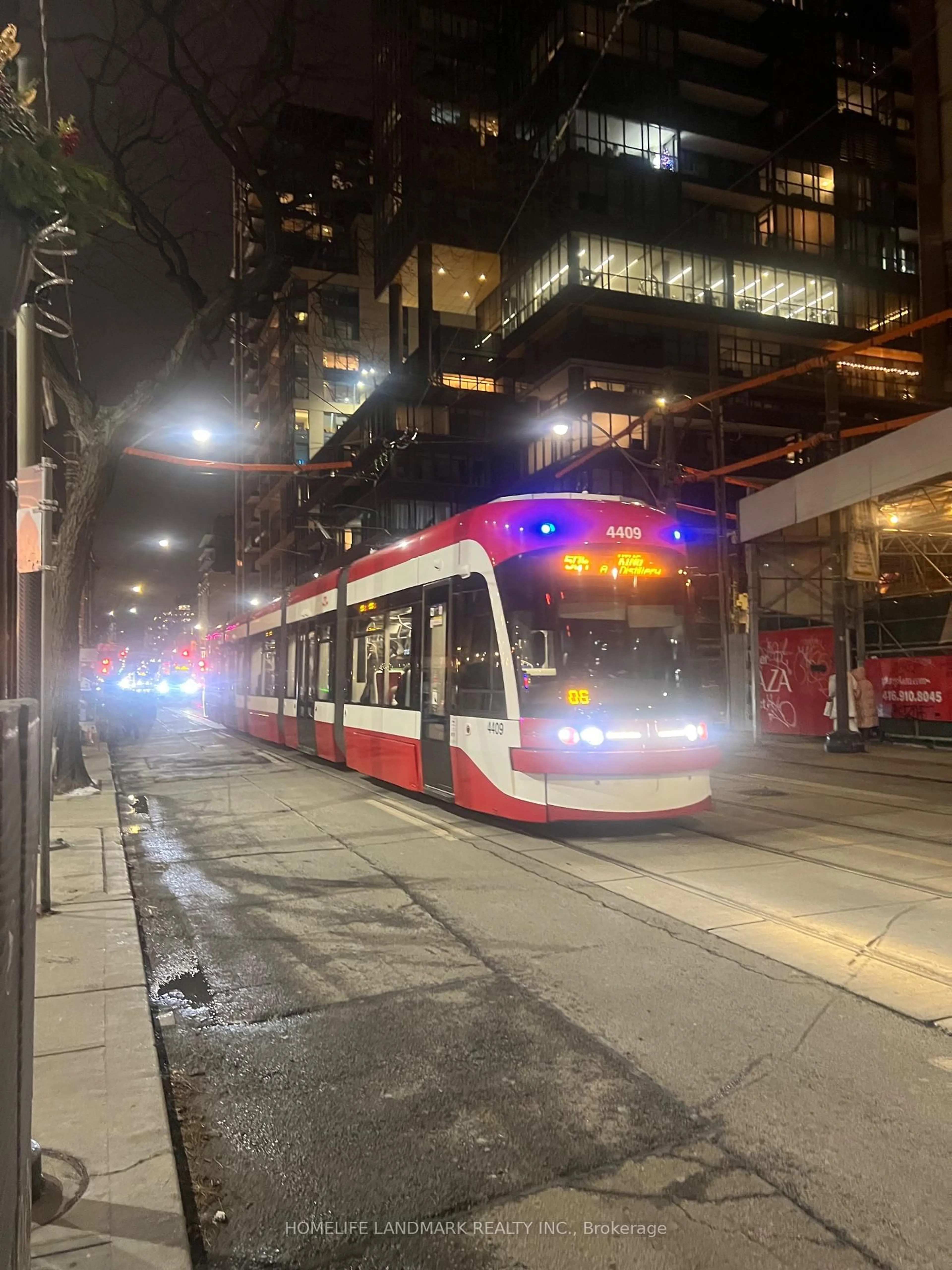 Blurry image for 375 King St #1109, Toronto Ontario M5V 1K5