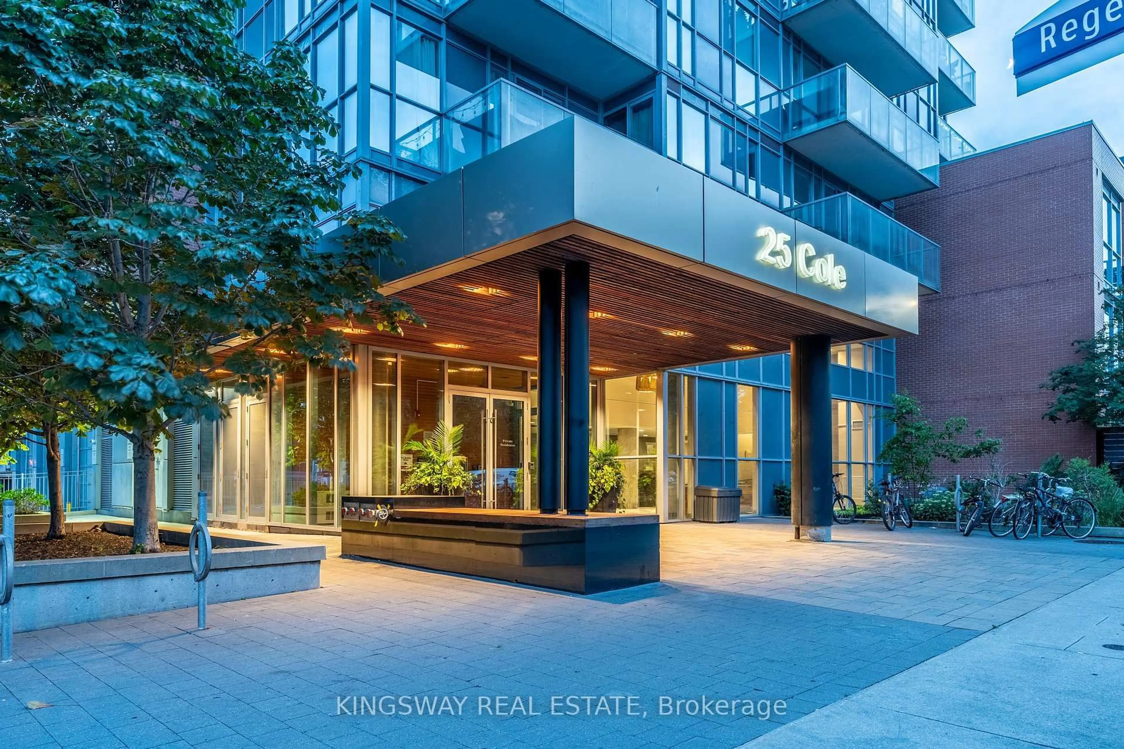 Indoor foyer for 25 Cole St, Toronto Ontario M5A 4M3