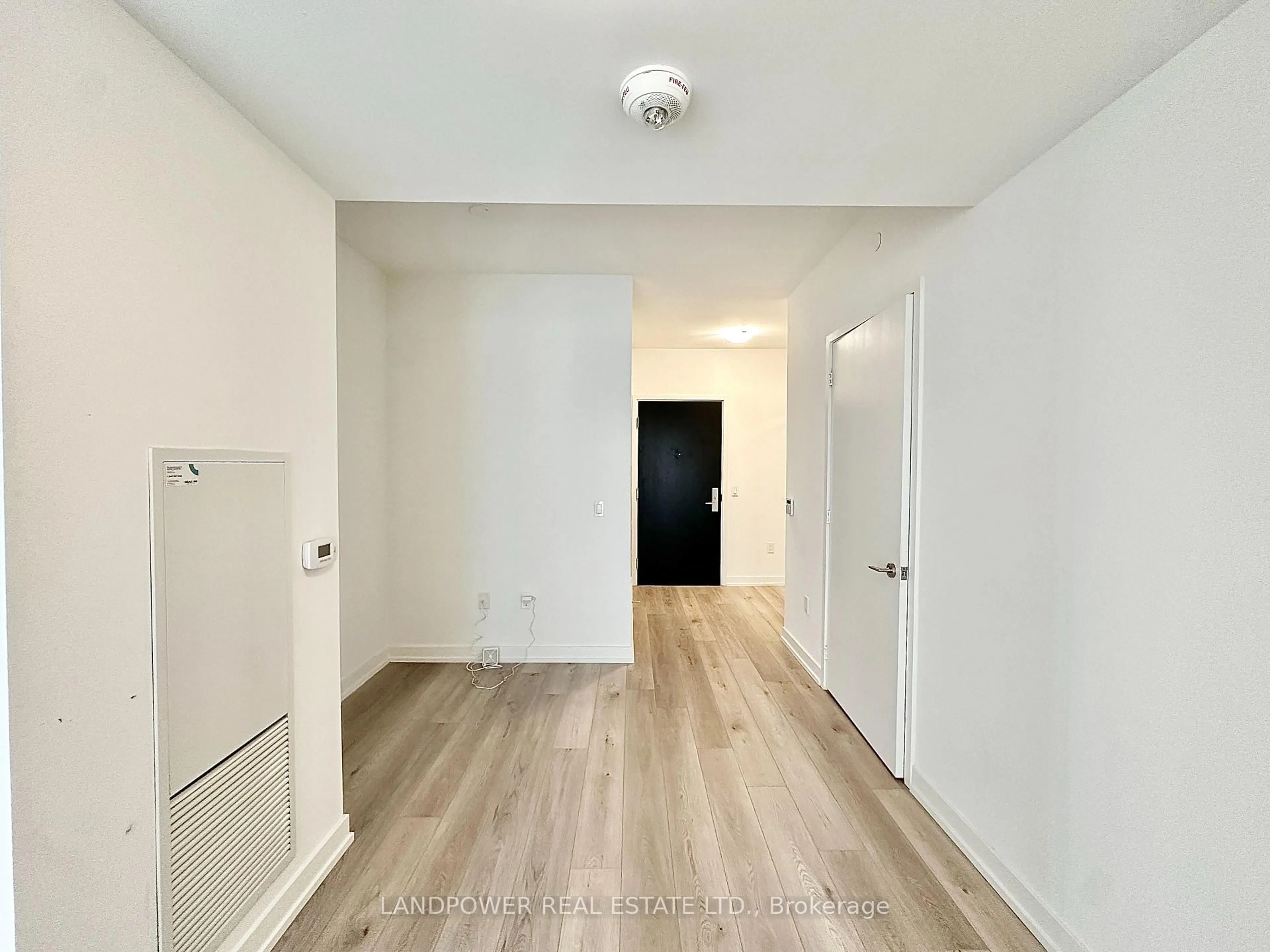 A pic of a room for 158 Front St #605, Toronto Ontario M5A 0K9