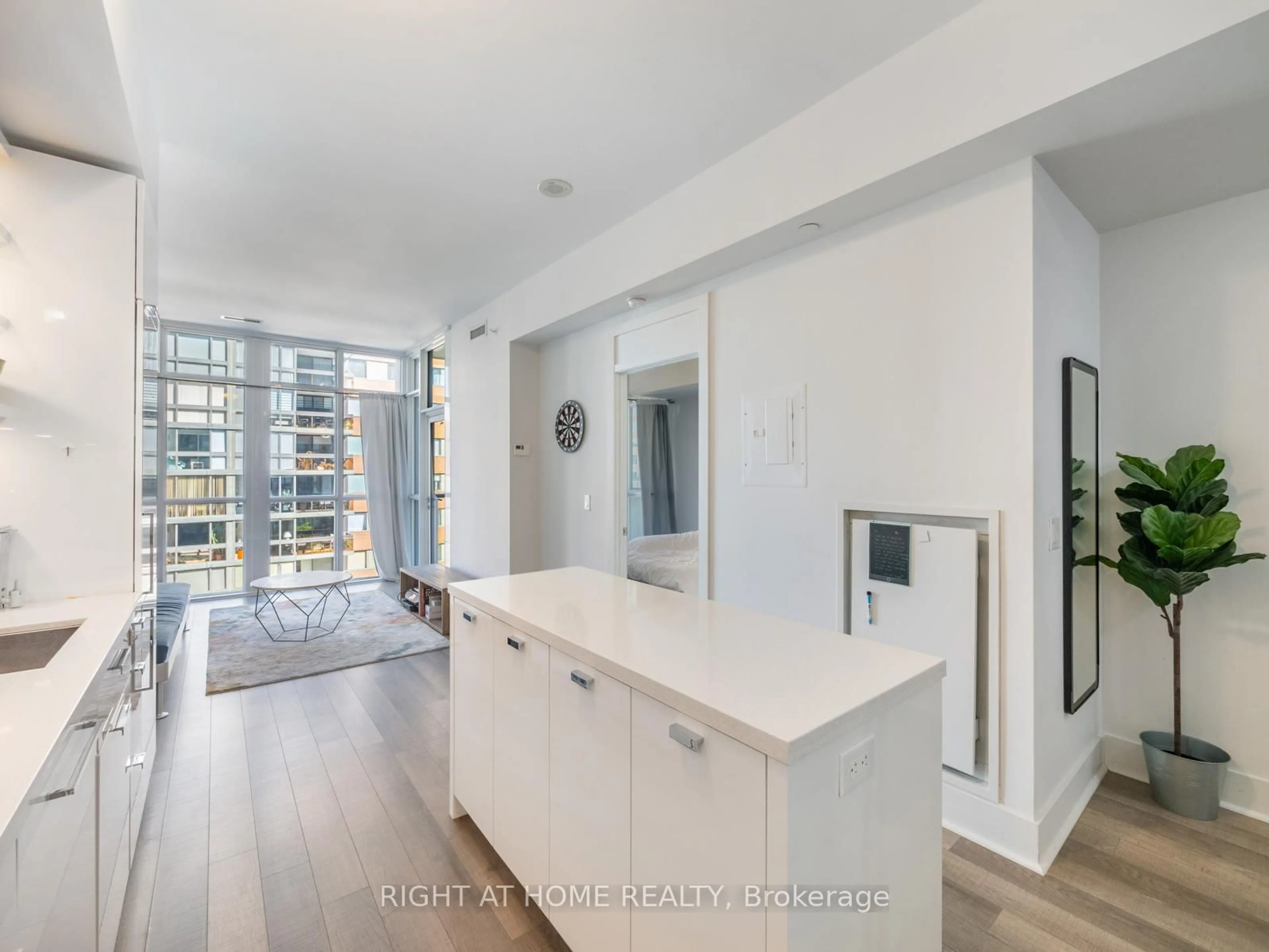 Open concept kitchen, unknown for 32 Davenport Rd #706, Toronto Ontario M5R 0B5