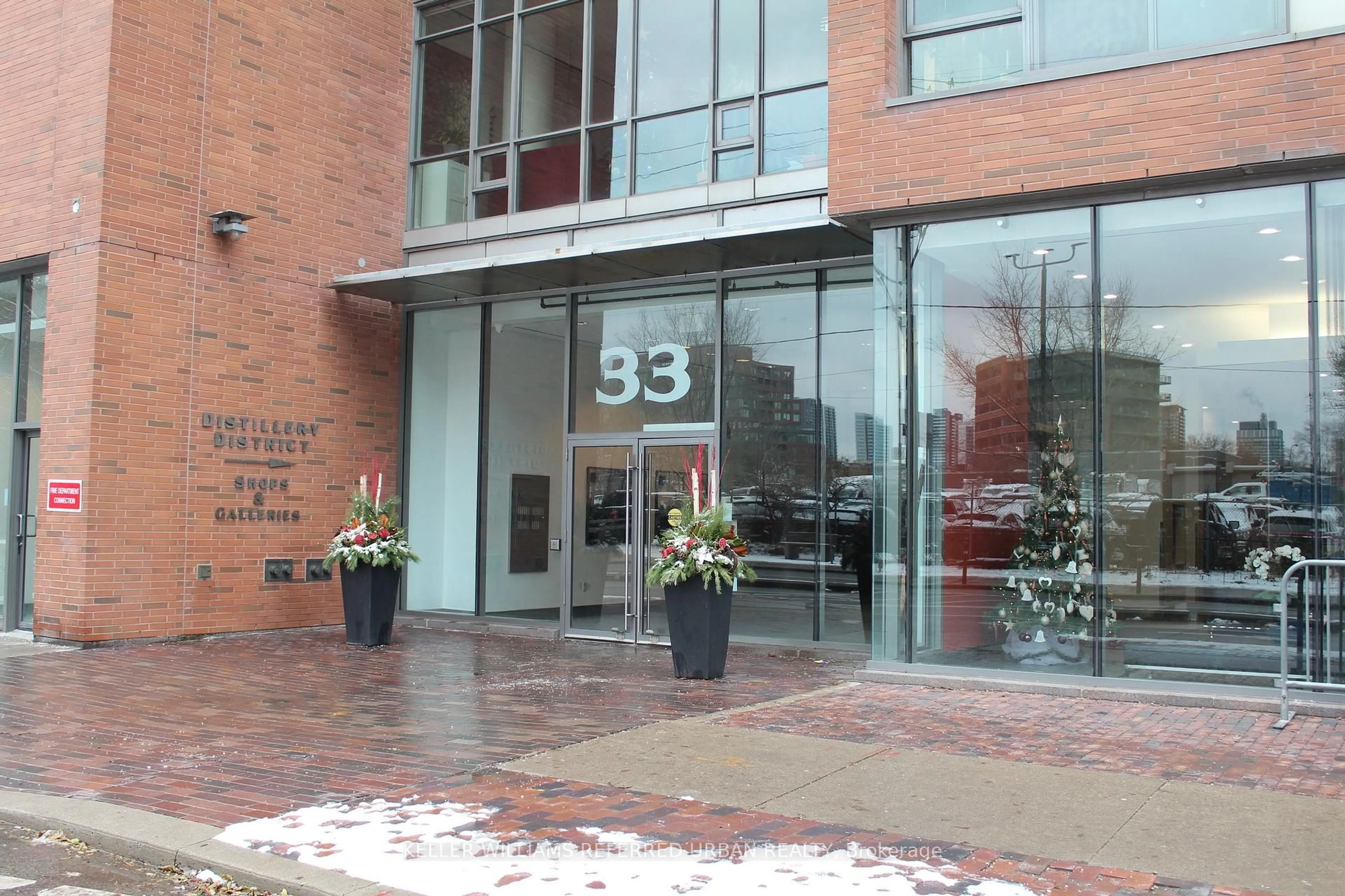 Indoor foyer for 33 Mill St #622, Toronto Ontario M5A 3R3