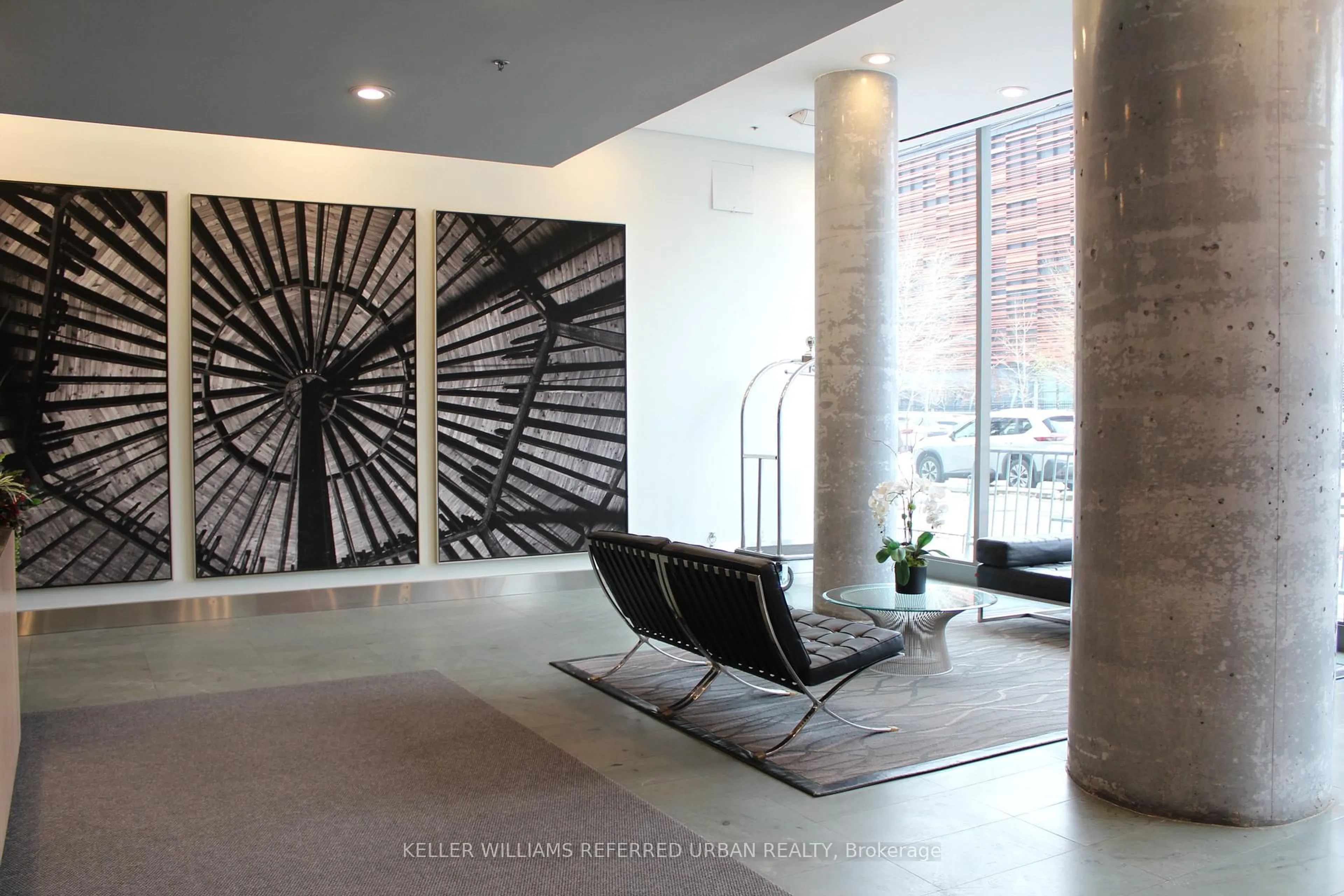 Indoor foyer for 33 Mill St #622, Toronto Ontario M5A 3R3