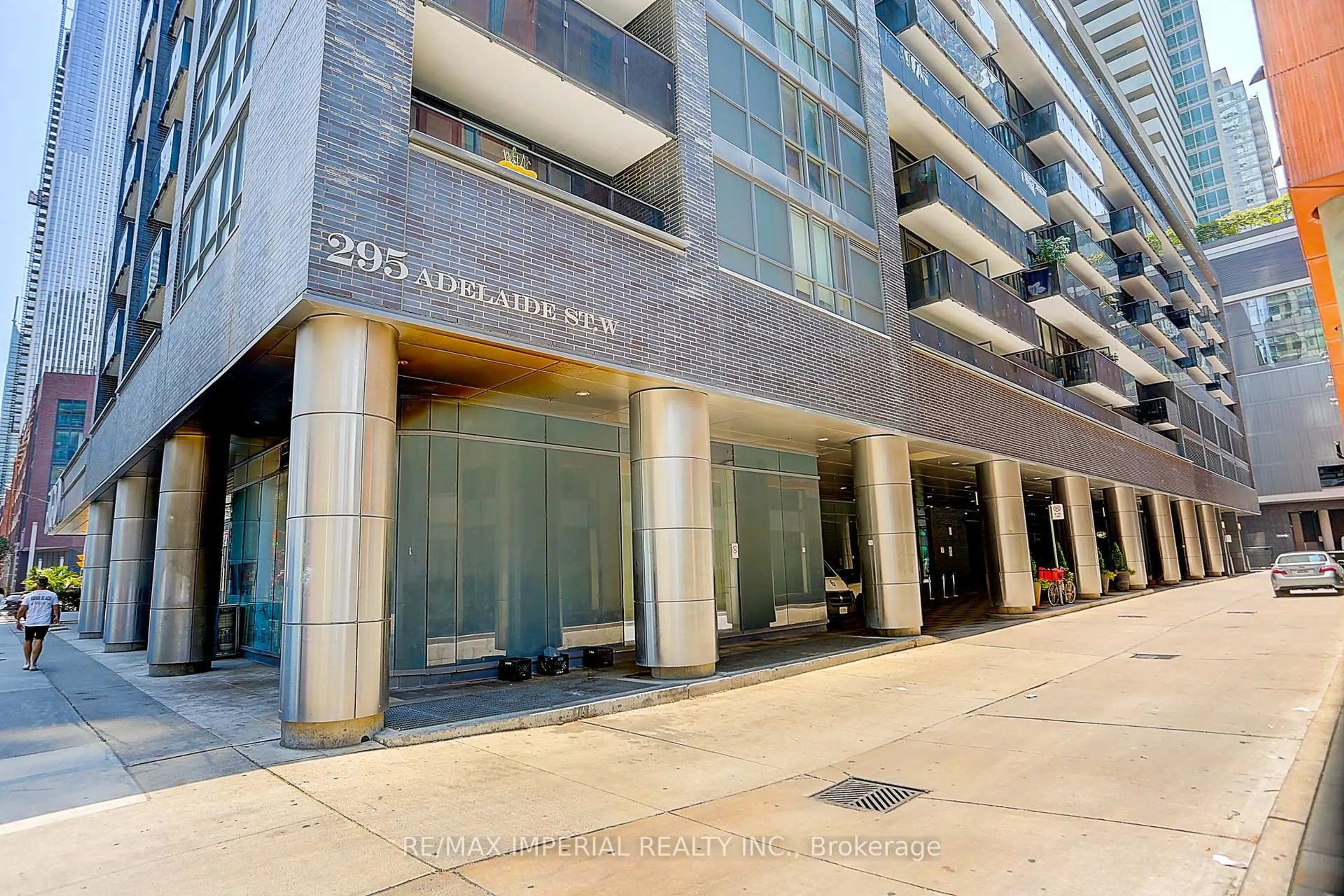 Indoor foyer for 295 Adelaide St #3407, Toronto Ontario M5V 0L4