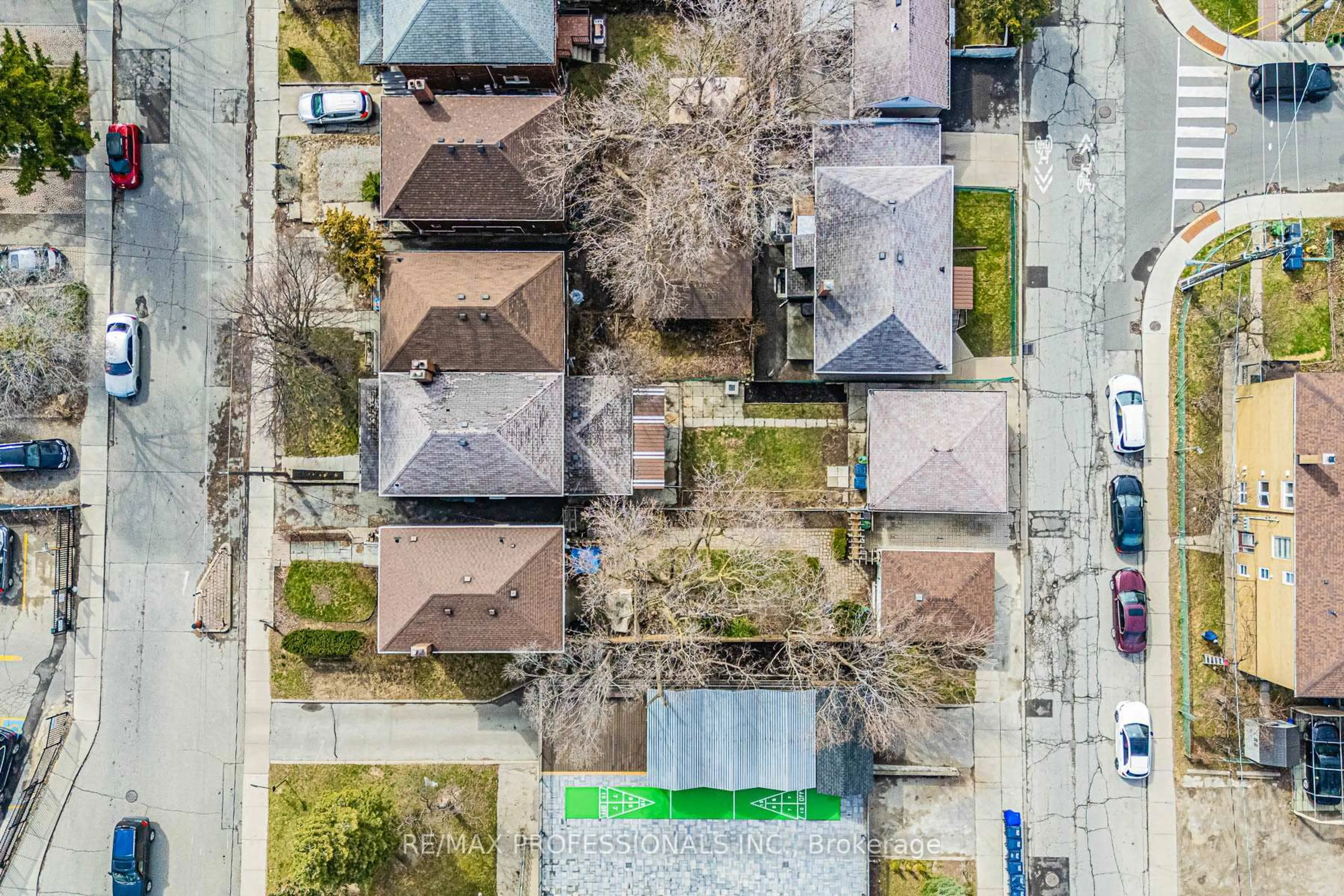 A pic from outside/outdoor area/front of a property/back of a property/a pic from drone, street for 560 Atlas Ave, Toronto Ontario M6C 3R4