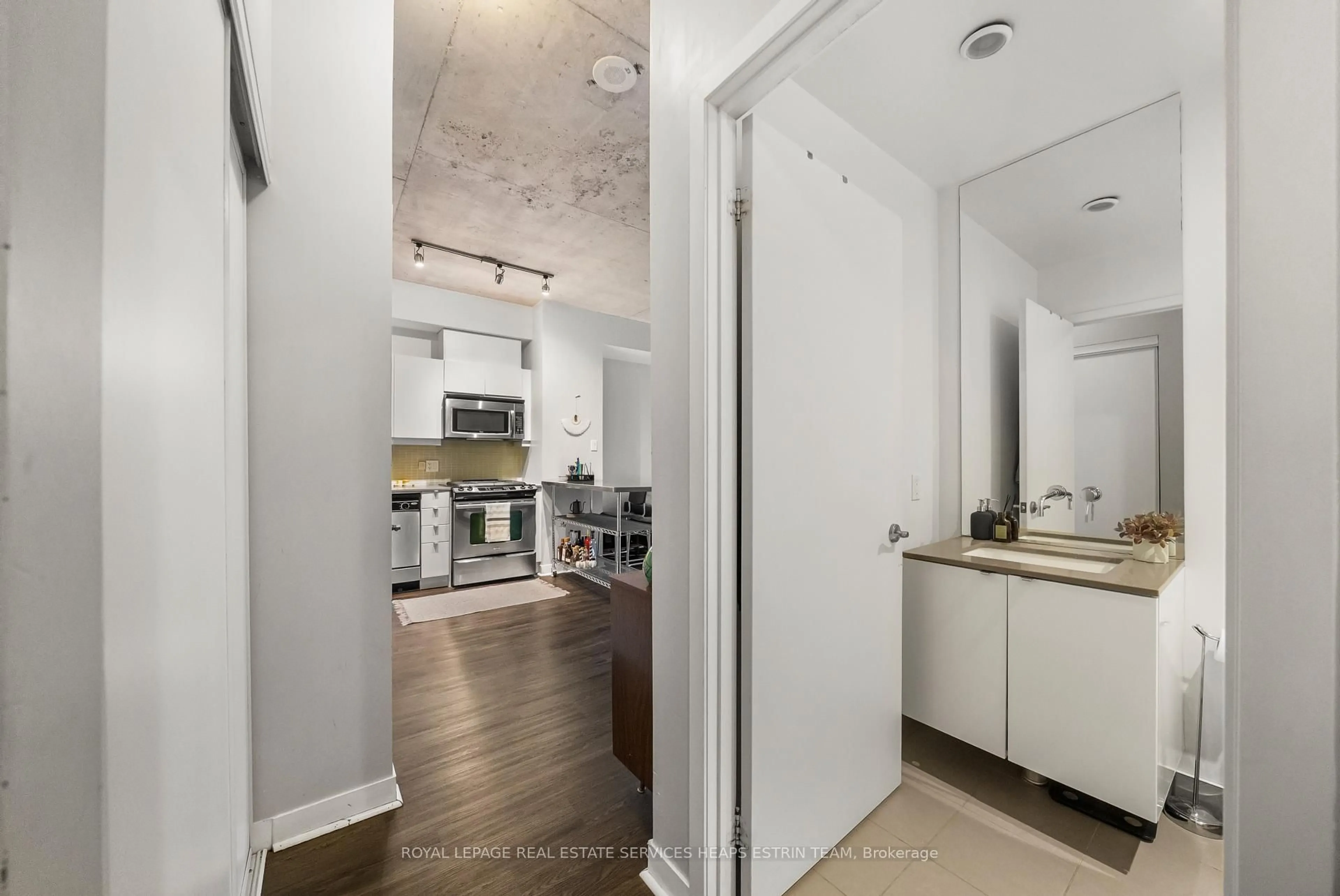 Unknown for 127 Queen St #201, Toronto Ontario M5C 1S3