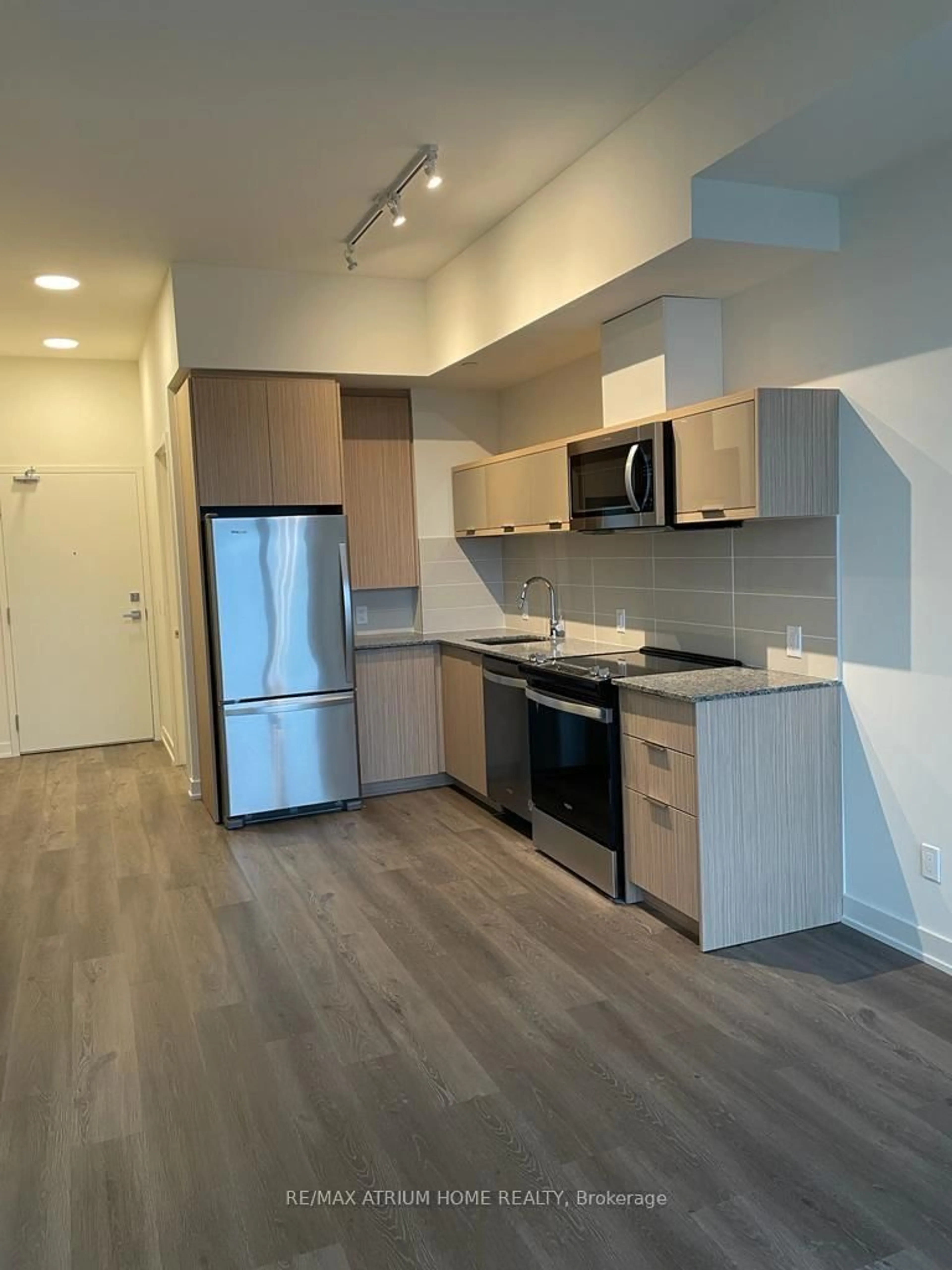 Standard kitchen, wood/laminate floor for 10 Deerlick Crt #713, Toronto Ontario M3A 0A7