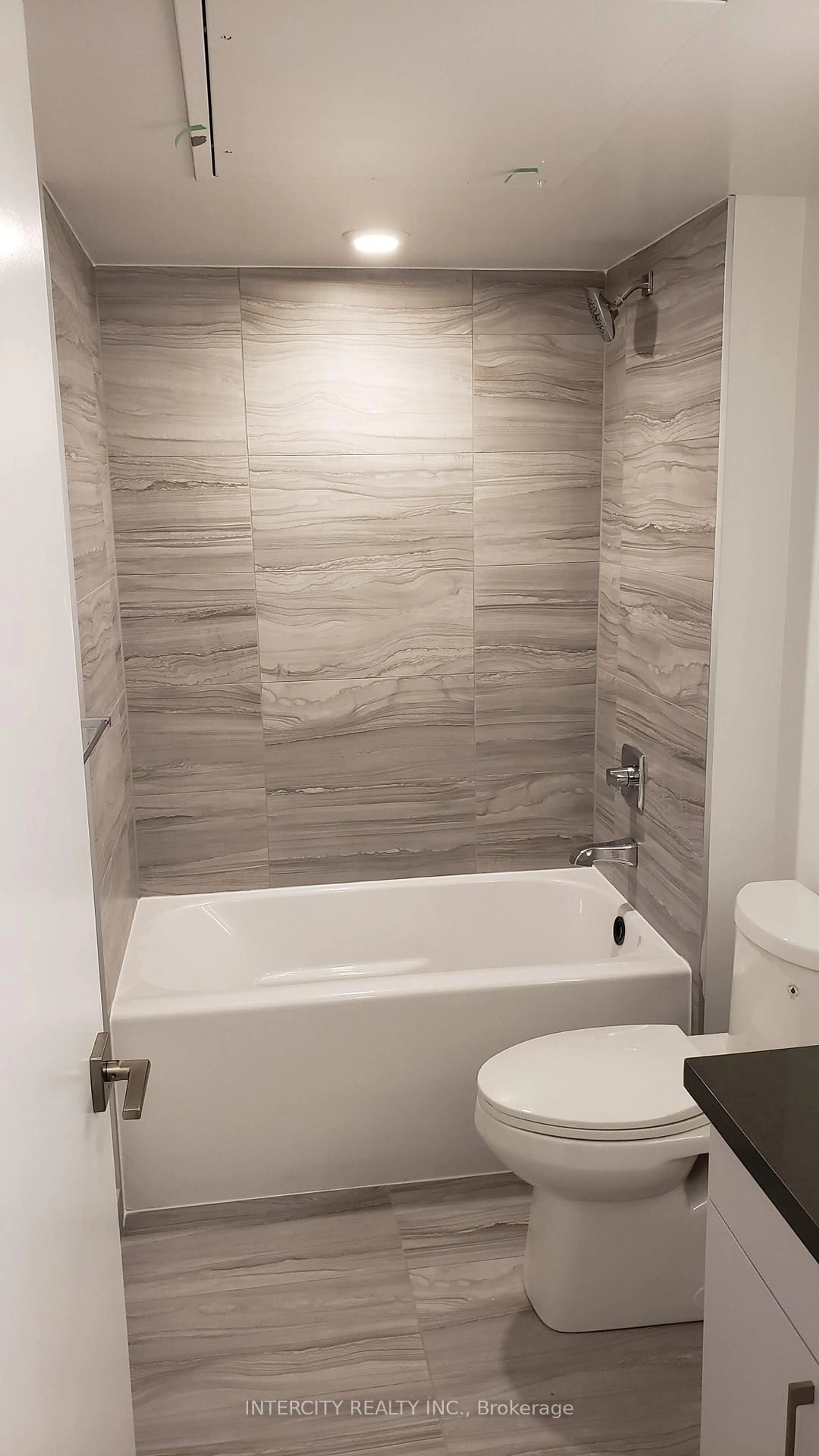 Contemporary bathroom, ceramic/tile floor for 188 Cumberland St #2103, Toronto Ontario M5R 0B6