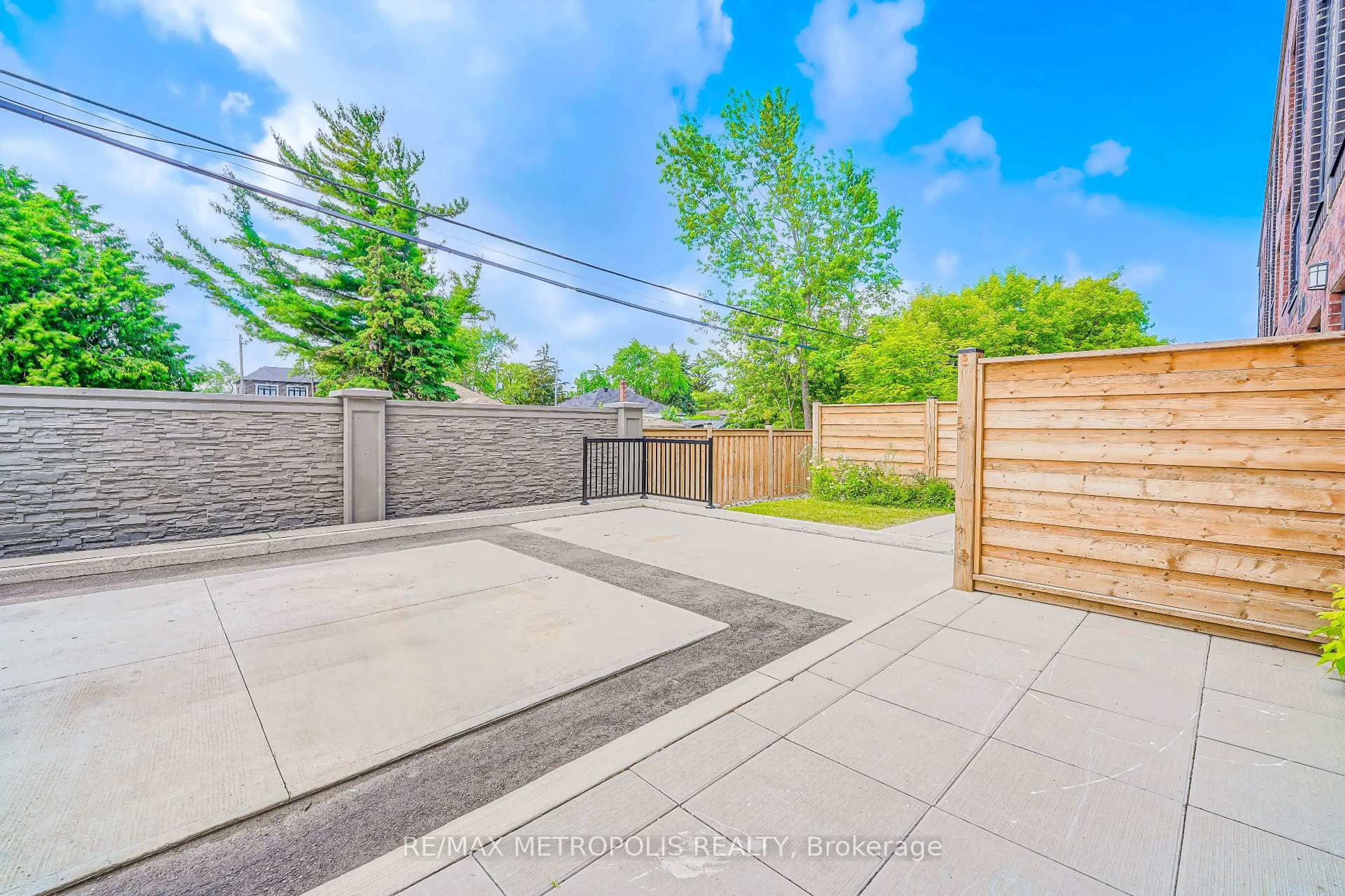 A pic from outside/outdoor area/front of a property/back of a property/a pic from drone, street for 871 Sheppard Ave #29, Toronto Ontario M3H 0E8