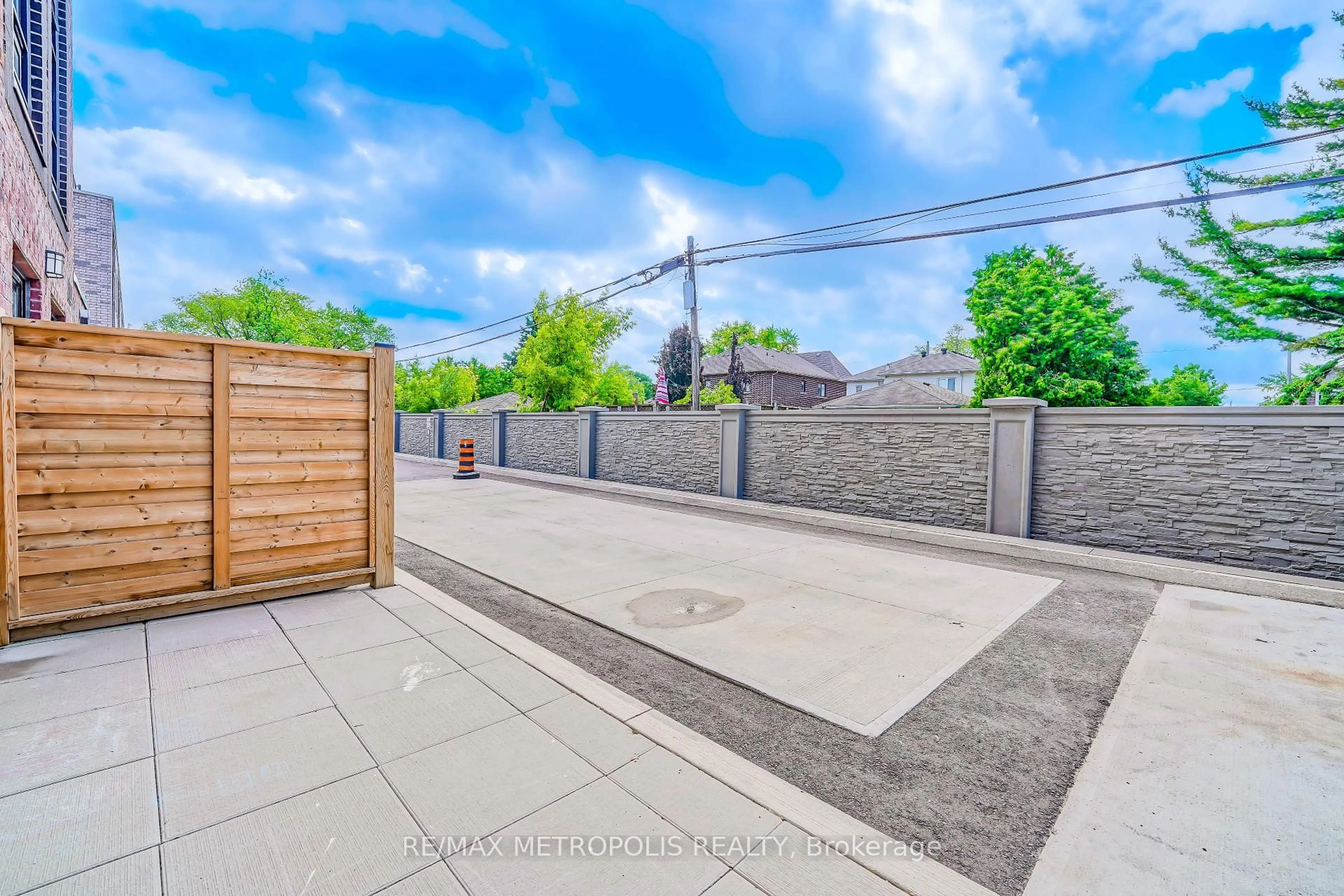 A pic from outside/outdoor area/front of a property/back of a property/a pic from drone, street for 871 Sheppard Ave #29, Toronto Ontario M3H 0E8