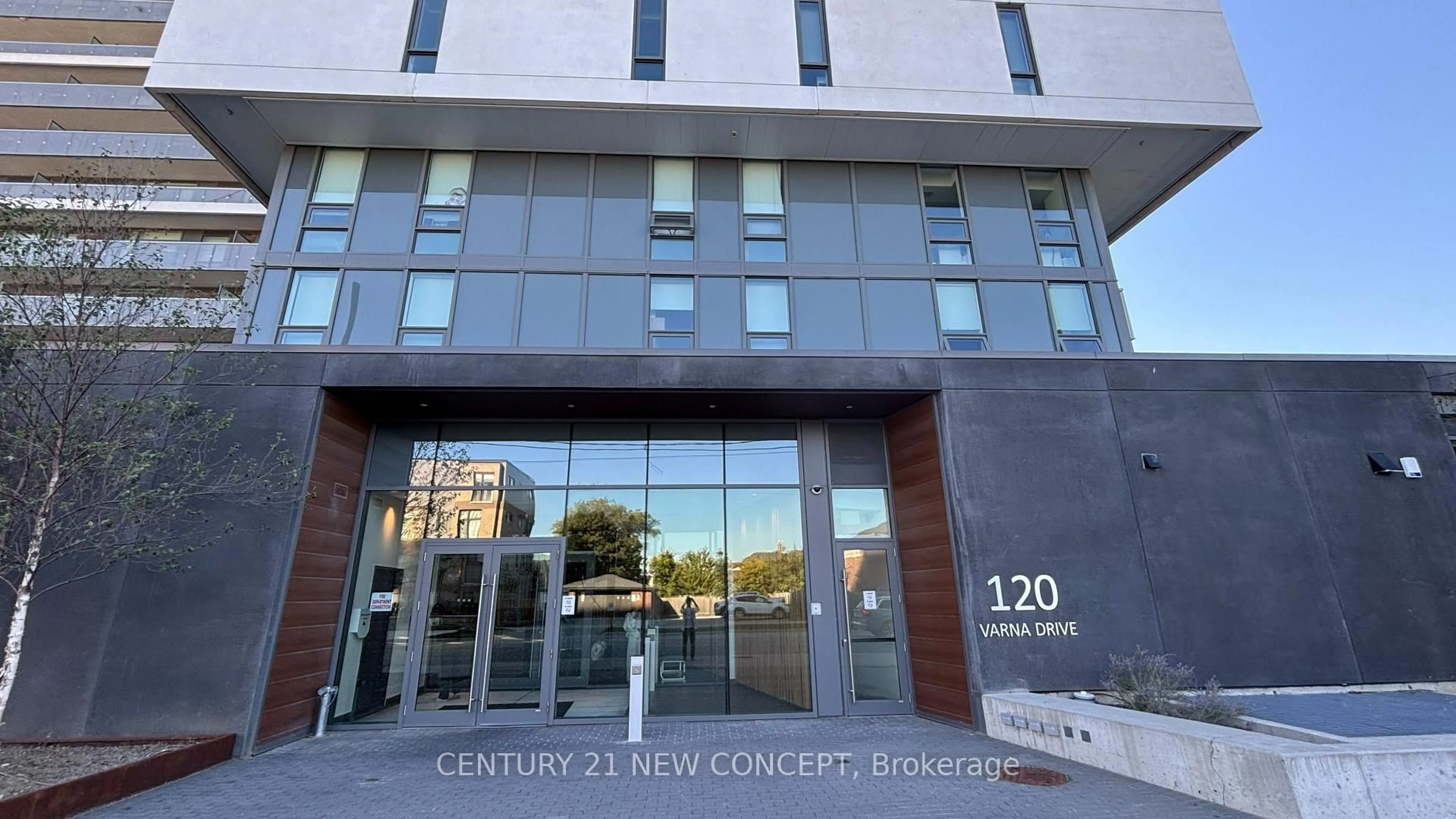 Indoor foyer for 120 Varna Dr #1509, Toronto Ontario M6A 0B3