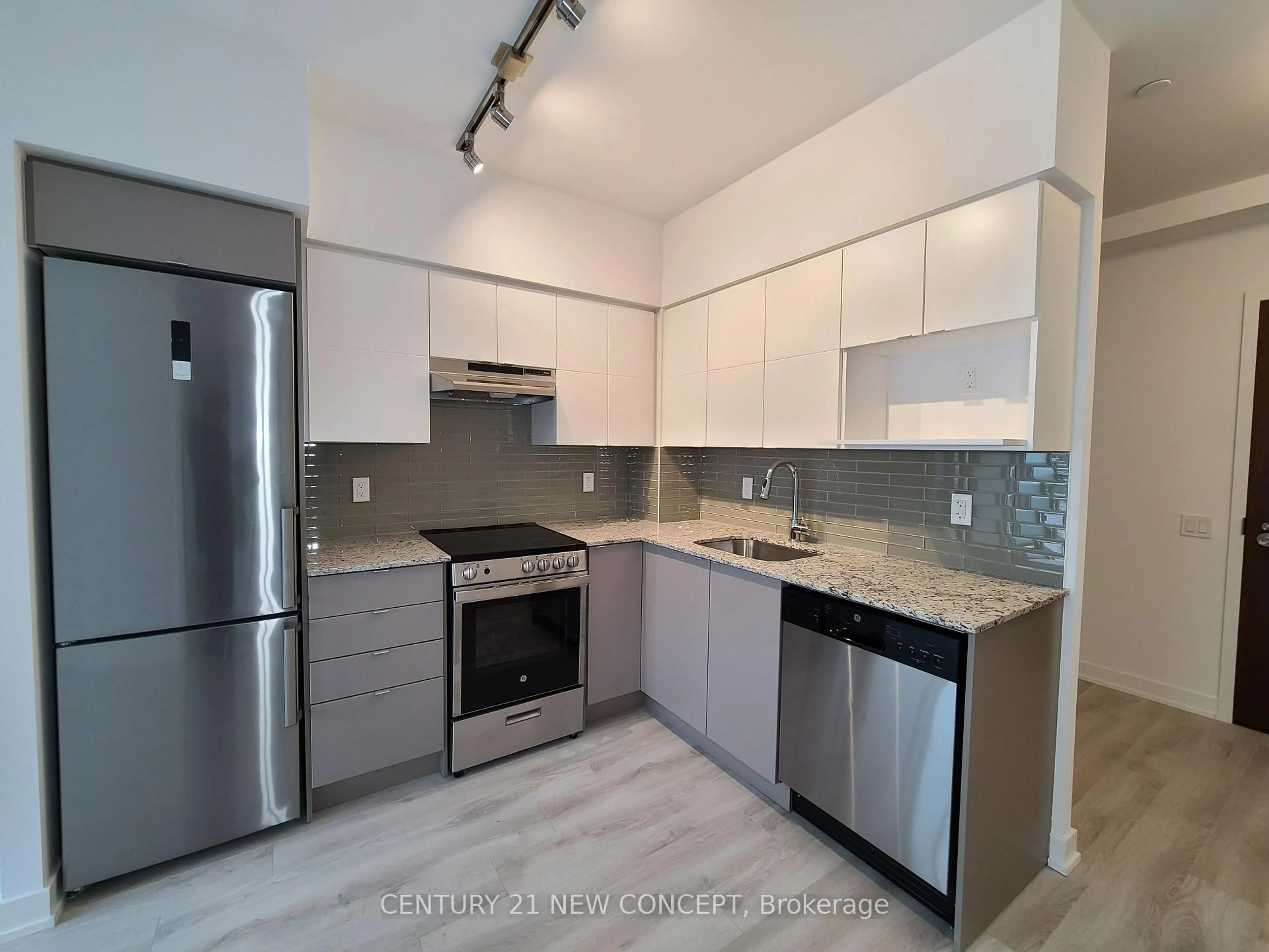 Open concept kitchen, ceramic/tile floor for 120 Varna Dr #1509, Toronto Ontario M6A 0B3