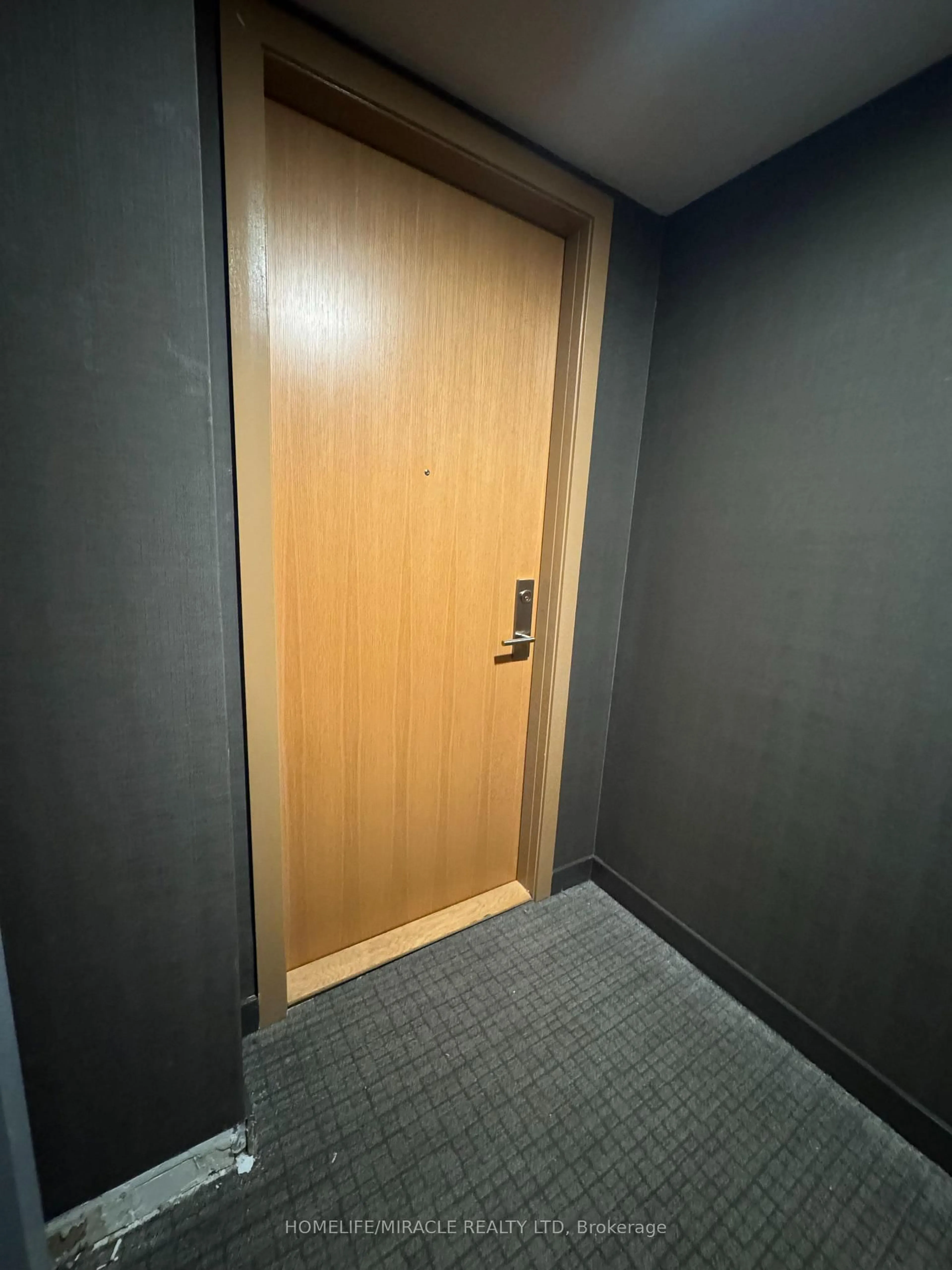 Indoor foyer for 38 STEWART St #204, Toronto Ontario M5V 0H1