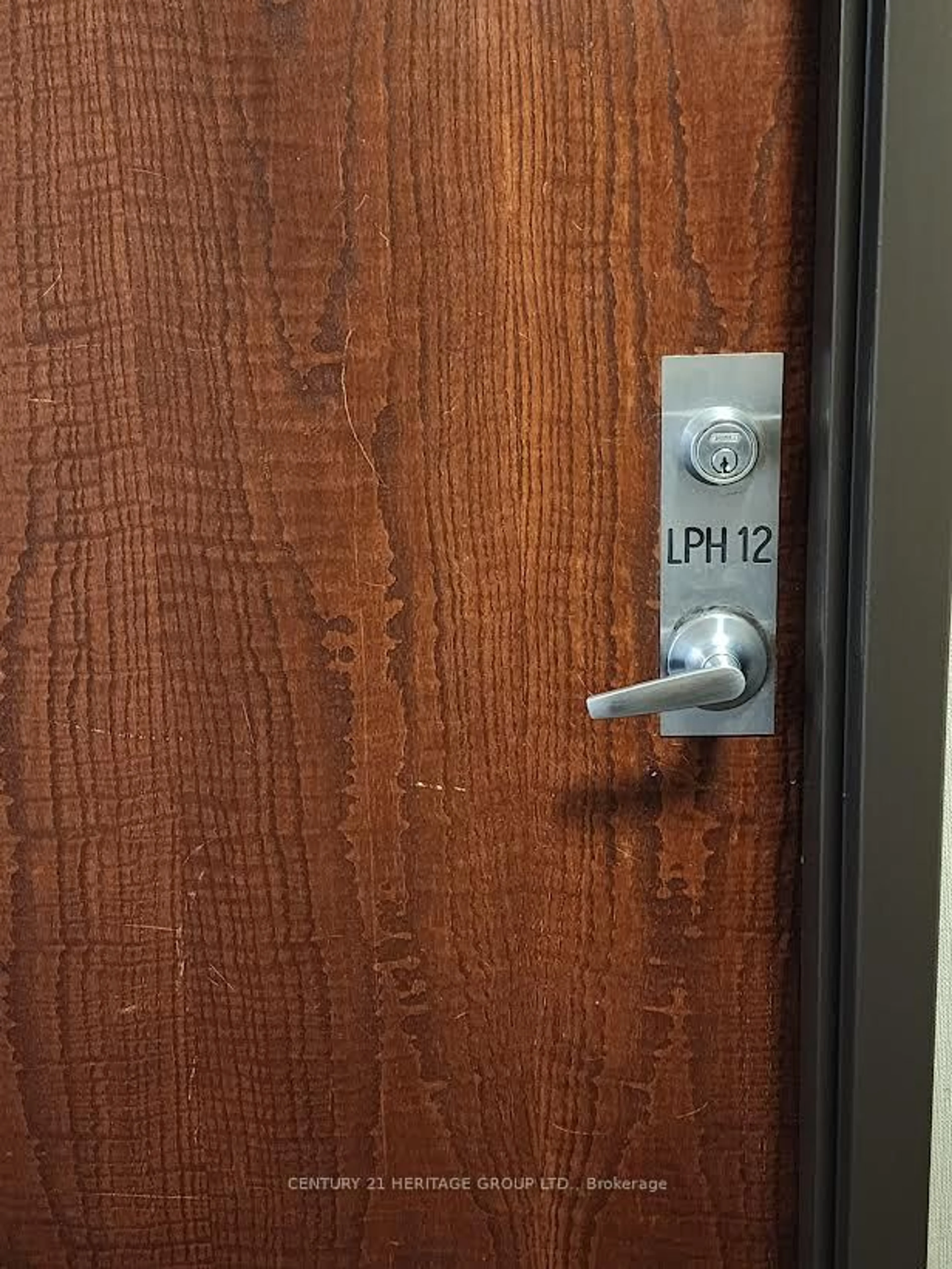 Indoor entryway for 16 Harrison Garden Blvd #LPH12, Toronto Ontario M2N 7J6