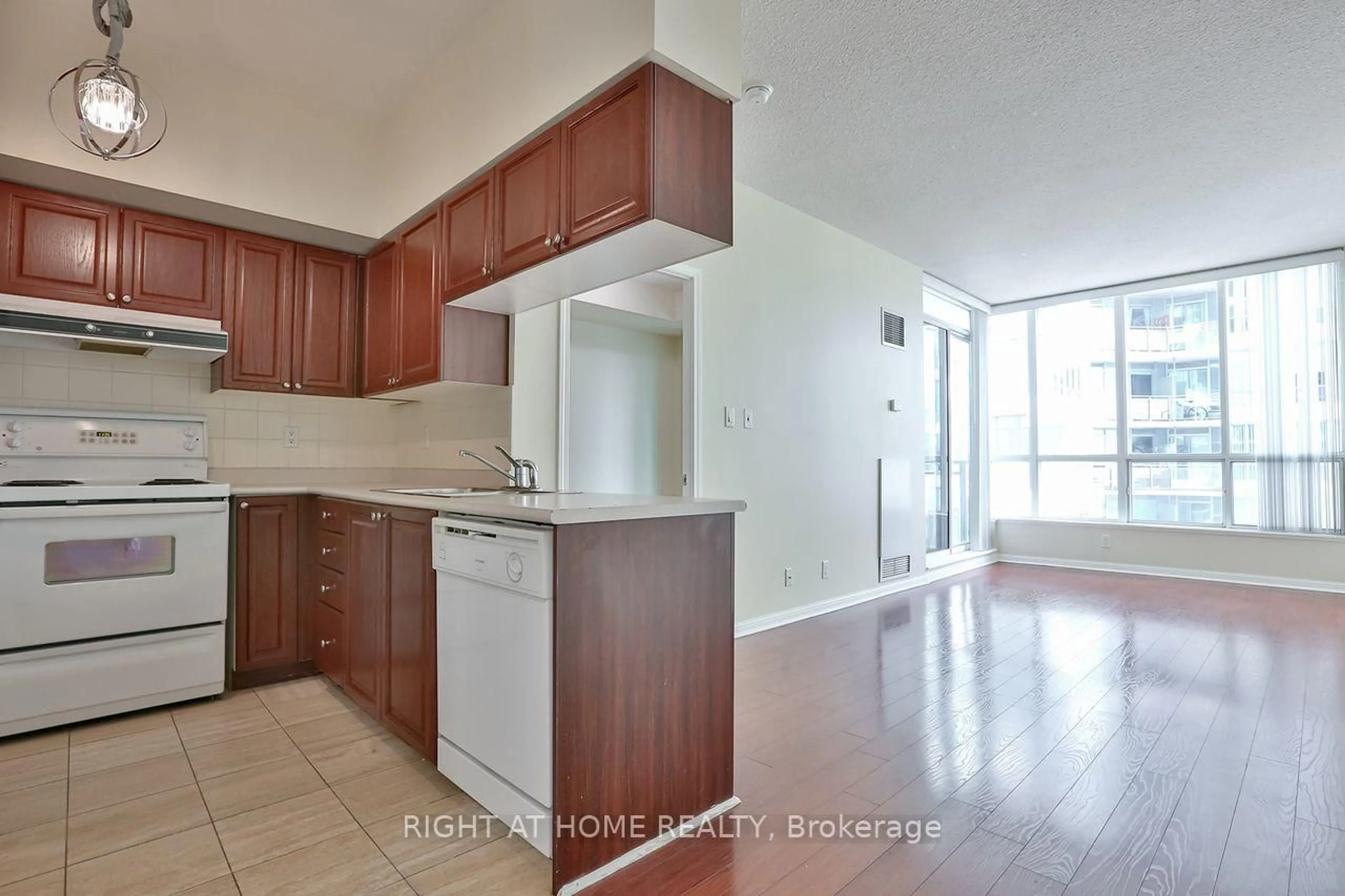 Standard kitchen, unknown for 230 Queens Quay #918, Toronto Ontario M5J 2Y7