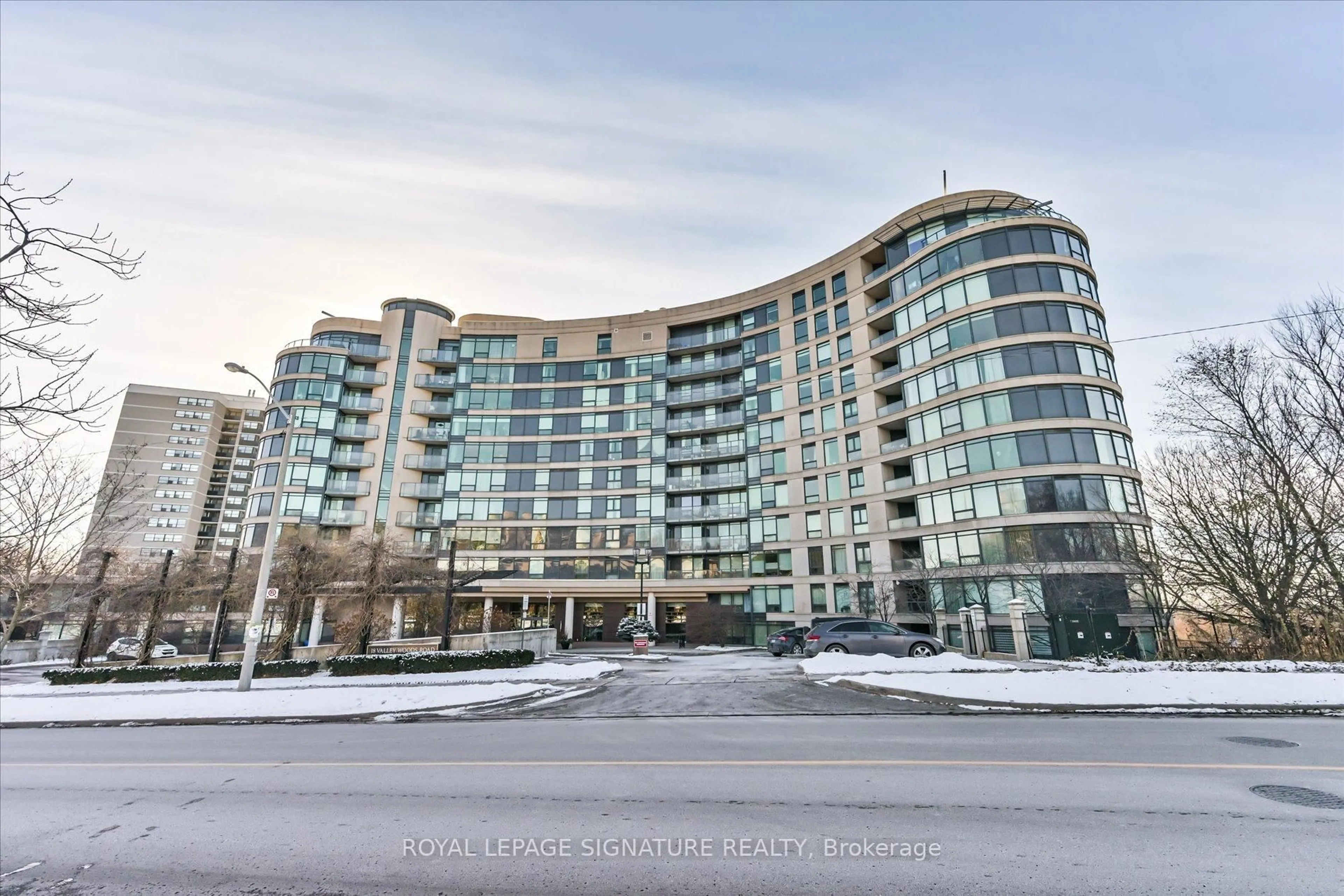 Indoor foyer for 18 Valley Woods Rd #Ph306, Toronto Ontario M3A 0A1