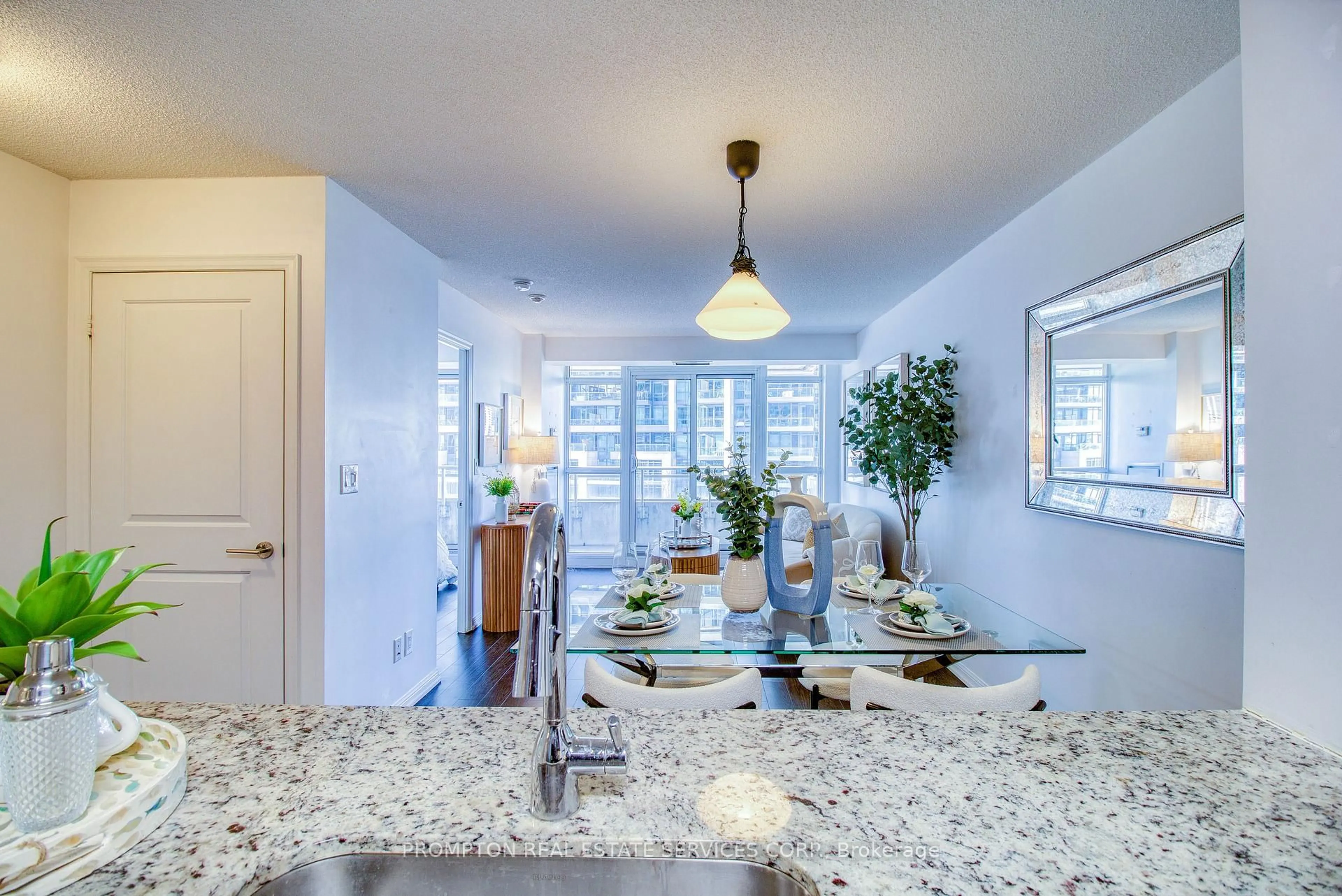 Open concept kitchen, ceramic/tile floor for 35 Bastion St #916, Toronto Ontario M5V 0C2