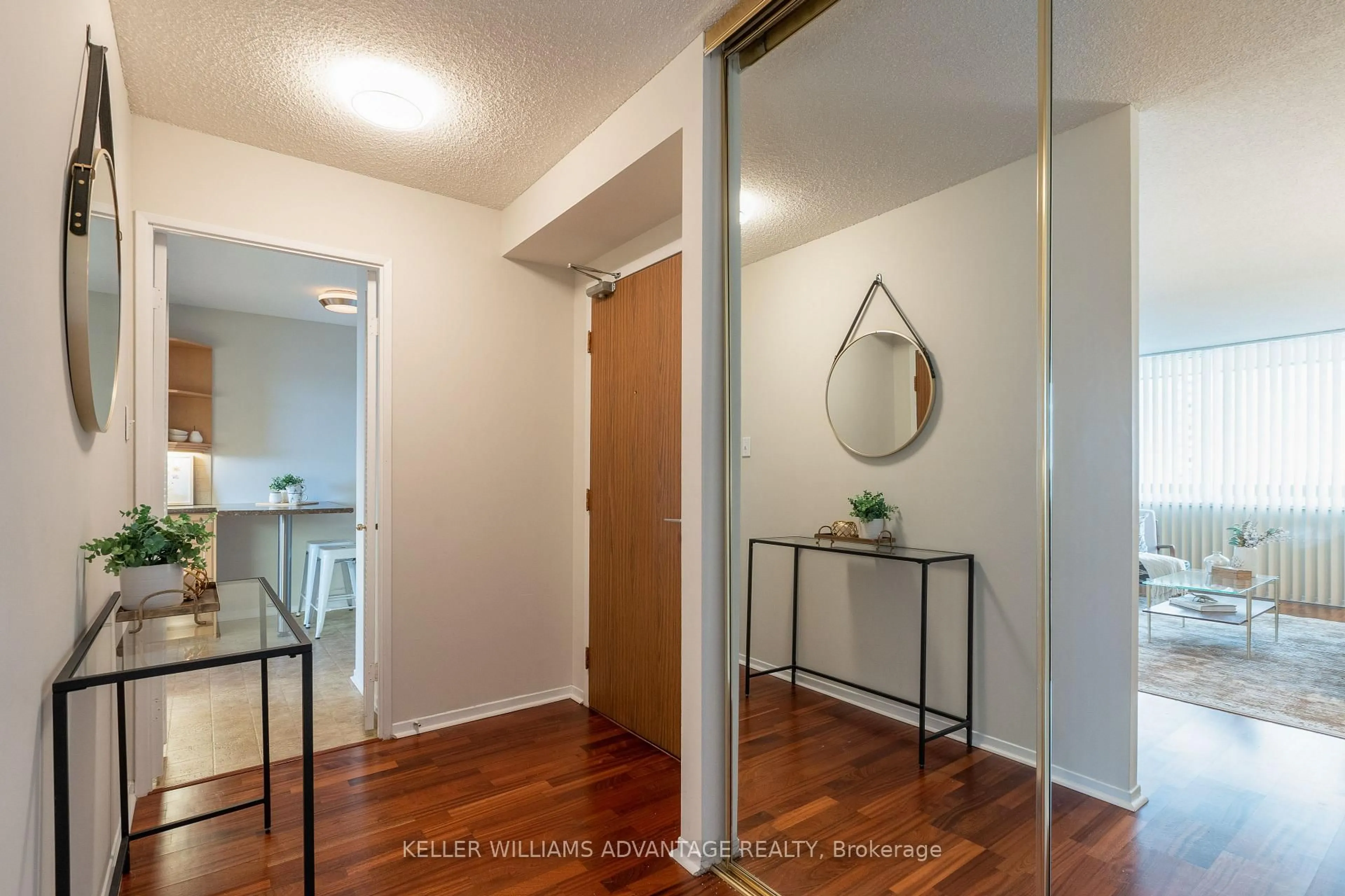 Indoor entryway for 75 Wynford Heights Cres #1005, Toronto Ontario M3C 3H9