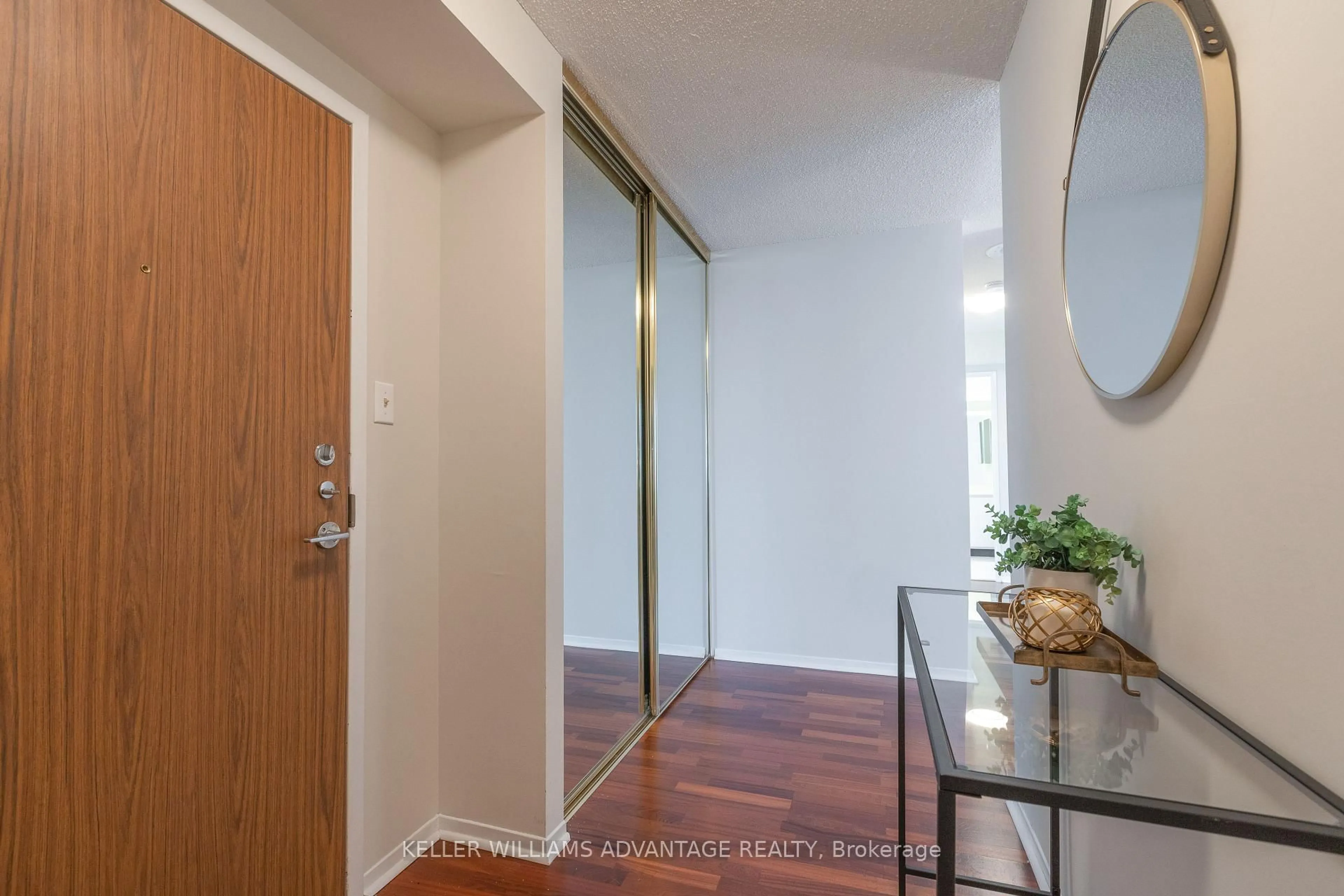 Indoor entryway for 75 Wynford Heights Cres #1005, Toronto Ontario M3C 3H9