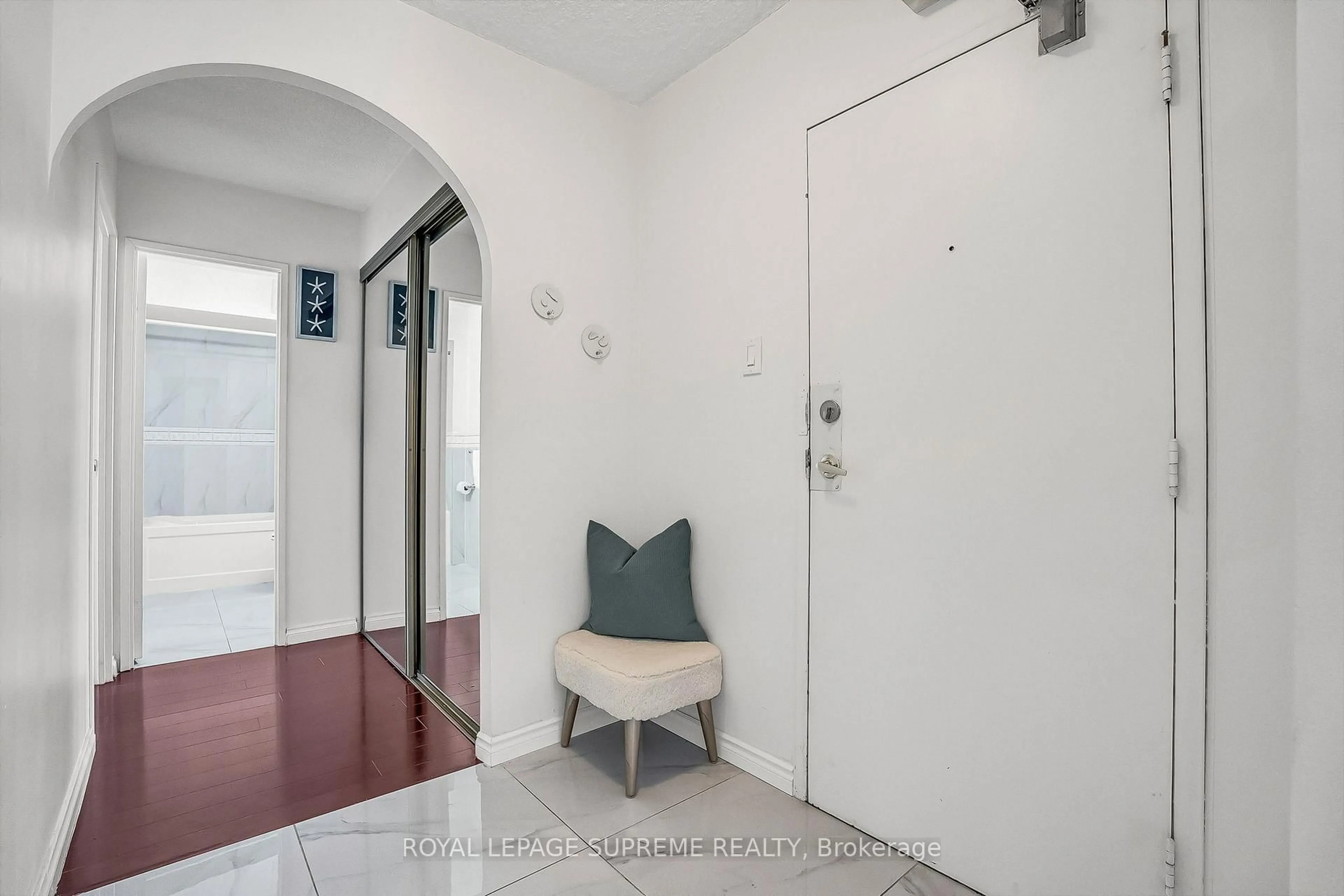Indoor entryway for 1900 Sheppard Ave #1909, Toronto Ontario M2J 4T4