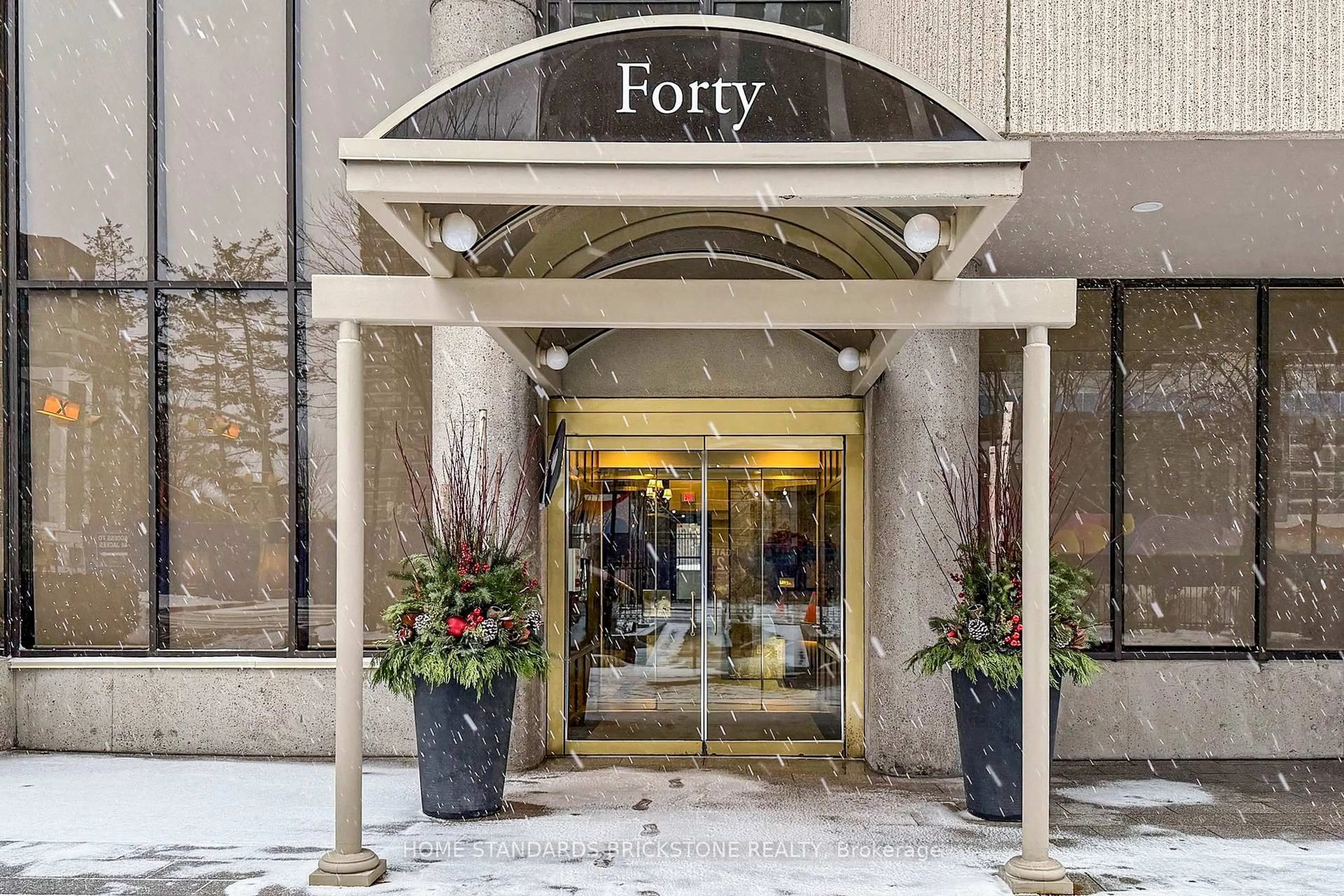 Lobby for 40 Rosehill Ave #1001, Toronto Ontario M4T 1G5