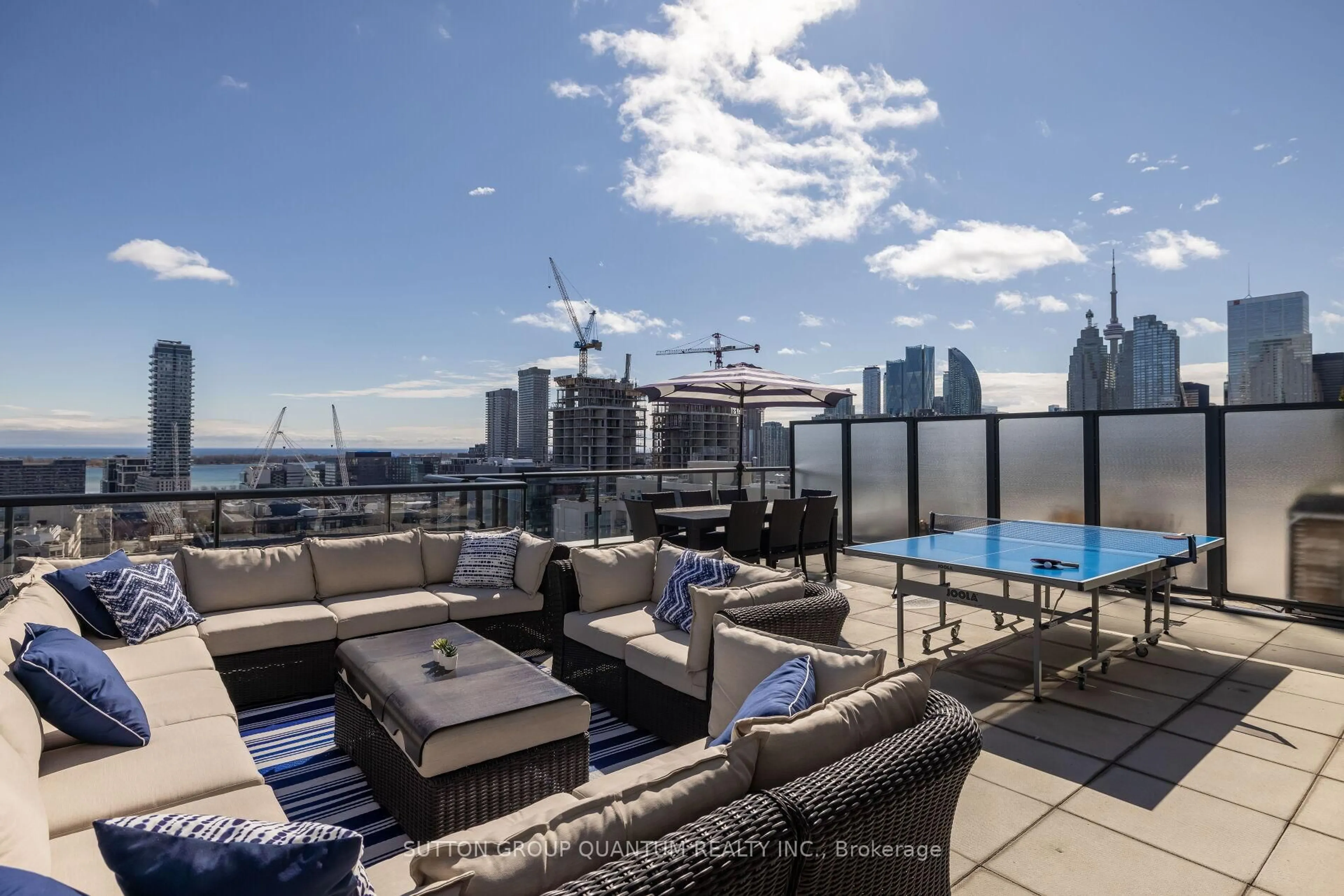 Patio, water/lake/river/ocean view for 400 Adelaide St #LPH 03, Toronto Ontario M5A 4S3
