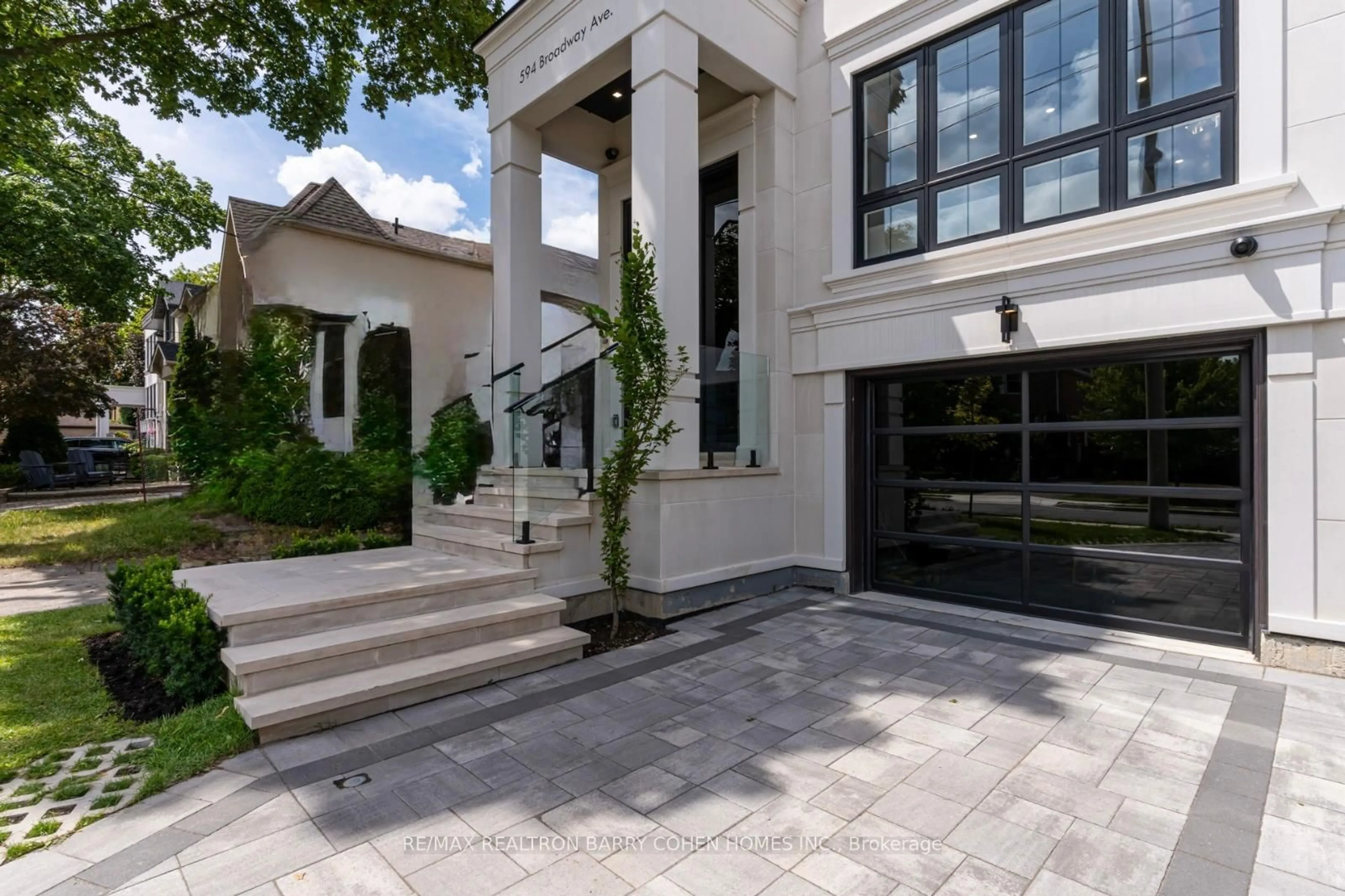 Unknown for 594 Broadway Ave, Toronto Ontario M4G 2S5