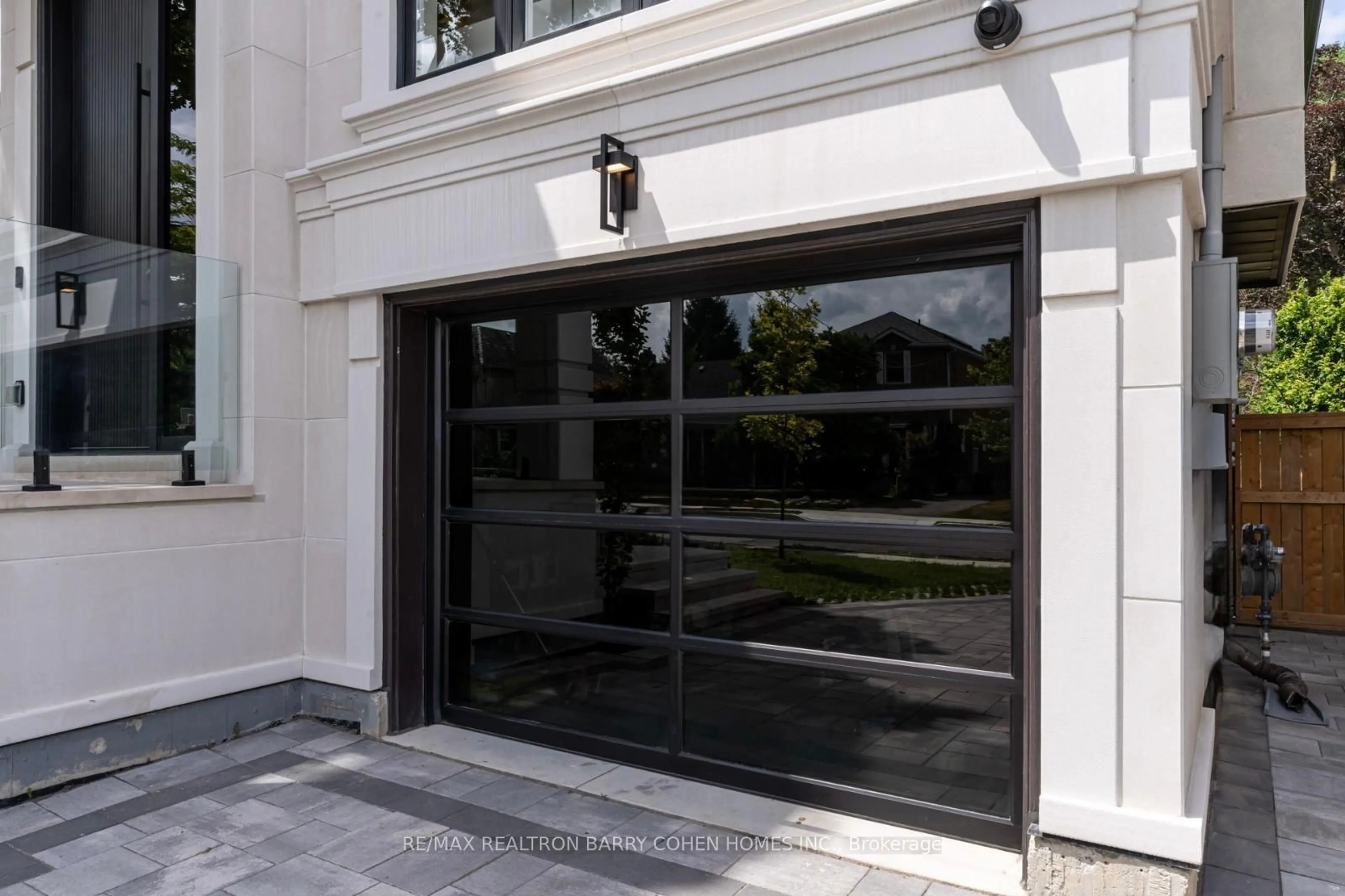 Indoor garage for 594 Broadway Ave, Toronto Ontario M4G 2S5