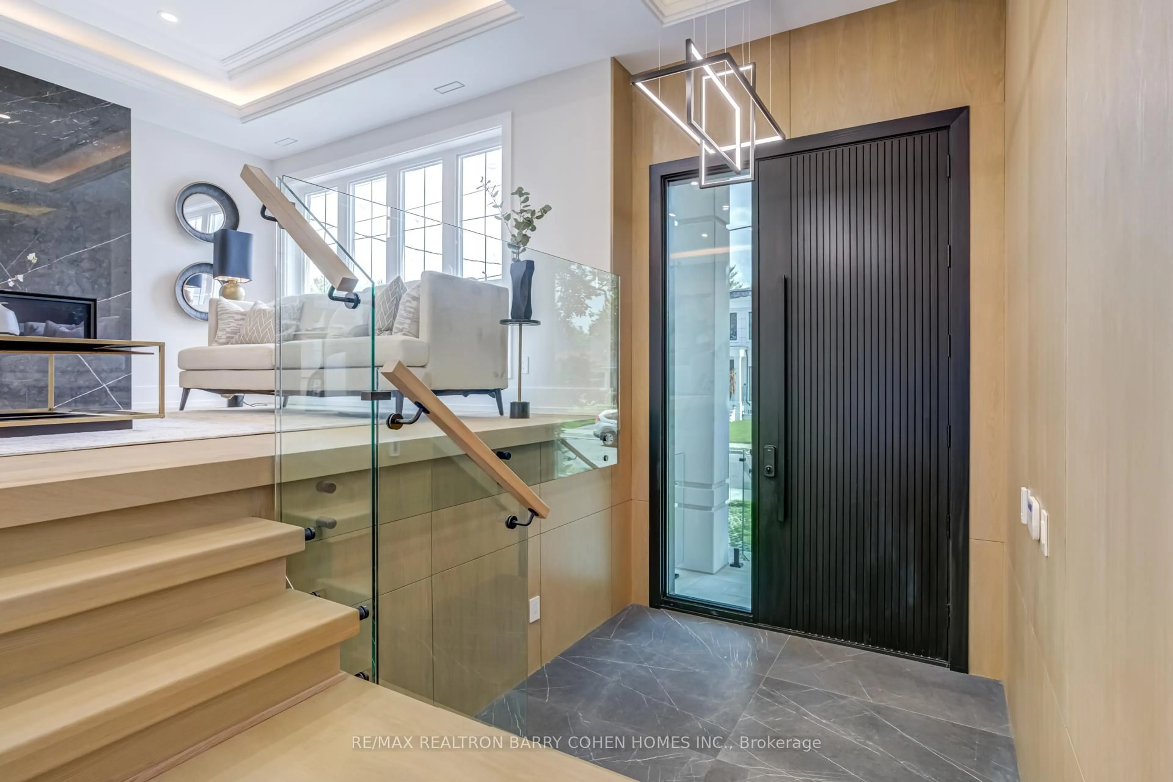 Indoor foyer for 594 Broadway Ave, Toronto Ontario M4G 2S5