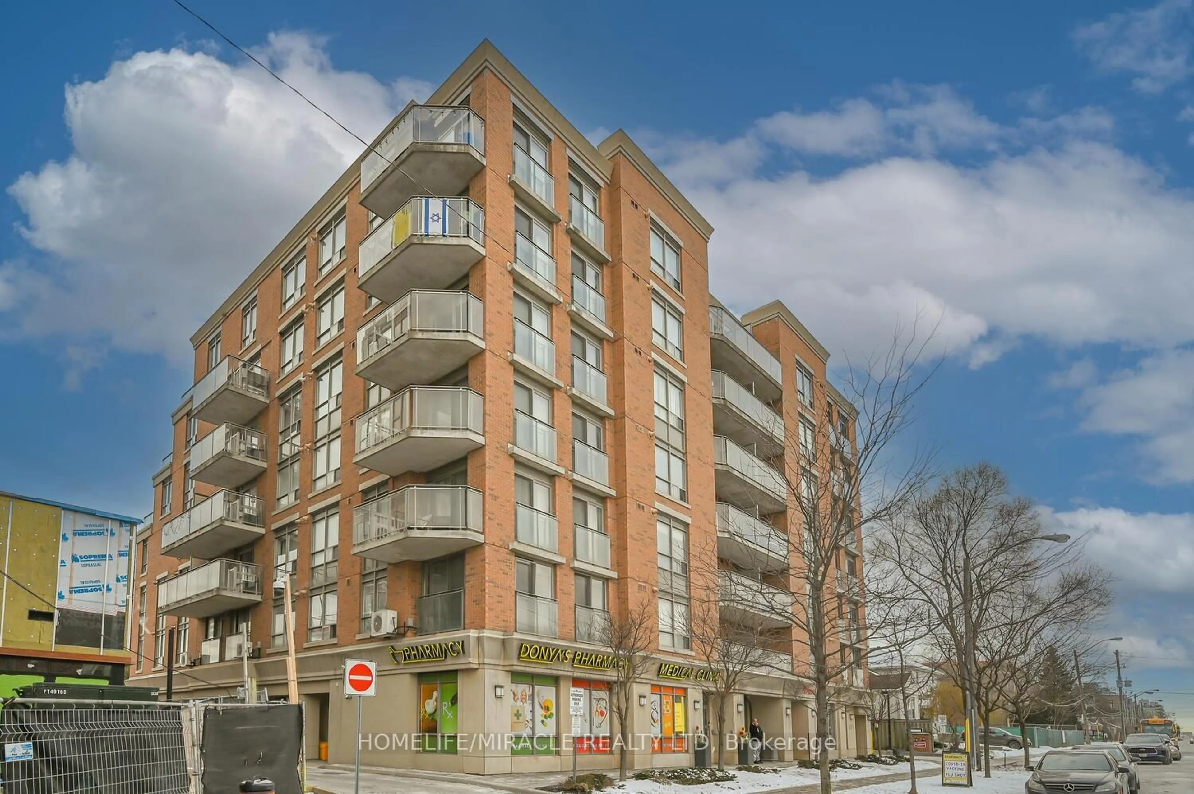 Patio, building for 801 Sheppard Ave #608, Toronto Ontario M3H 0A8