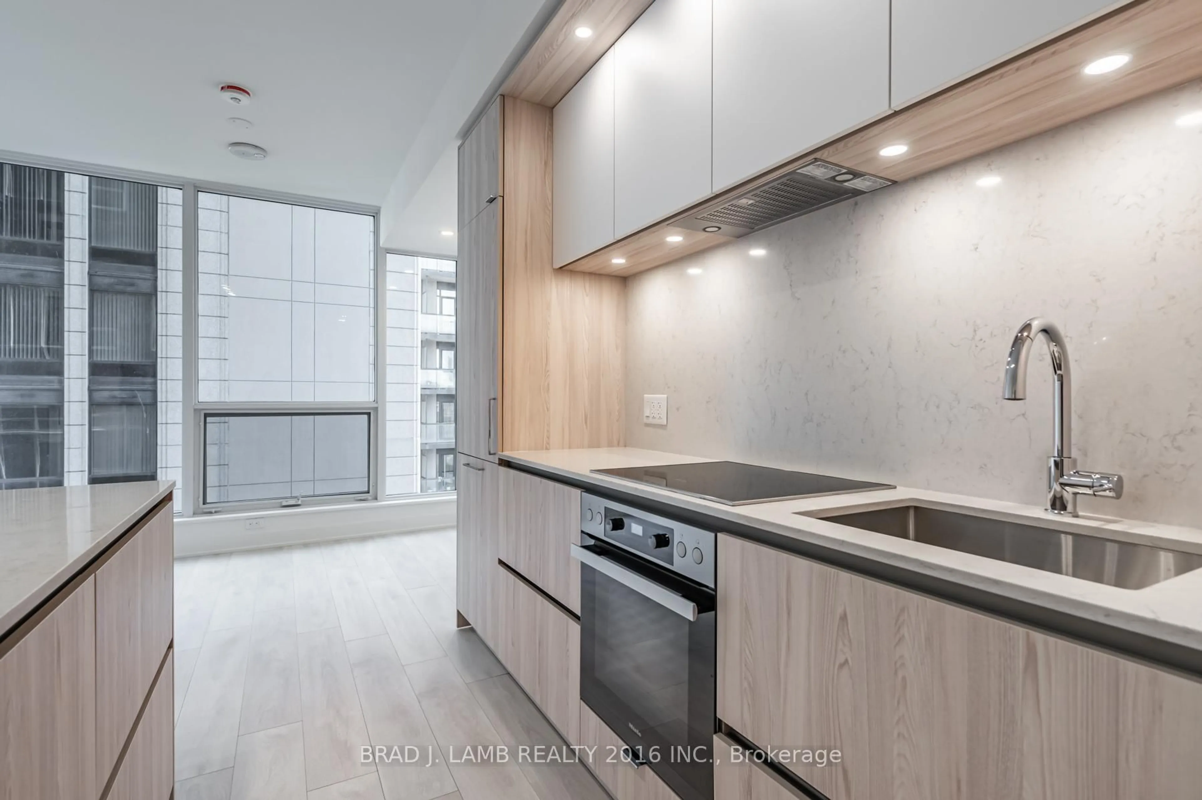 Standard kitchen, unknown for 15 Mercer St #1307, Toronto Ontario M5V 1H2