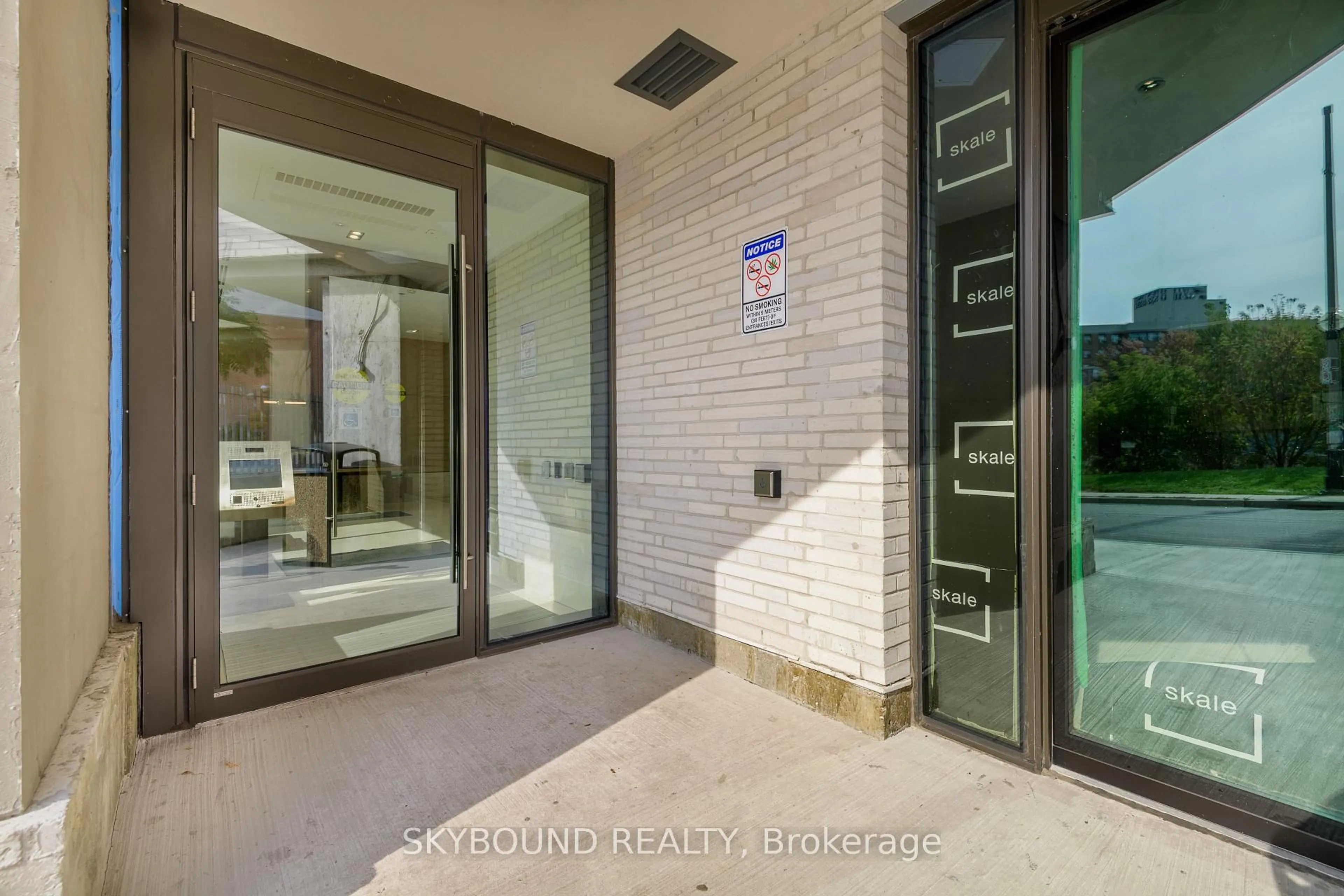 Indoor foyer for 200 Sudbury St #401, Toronto Ontario M6J 0H1