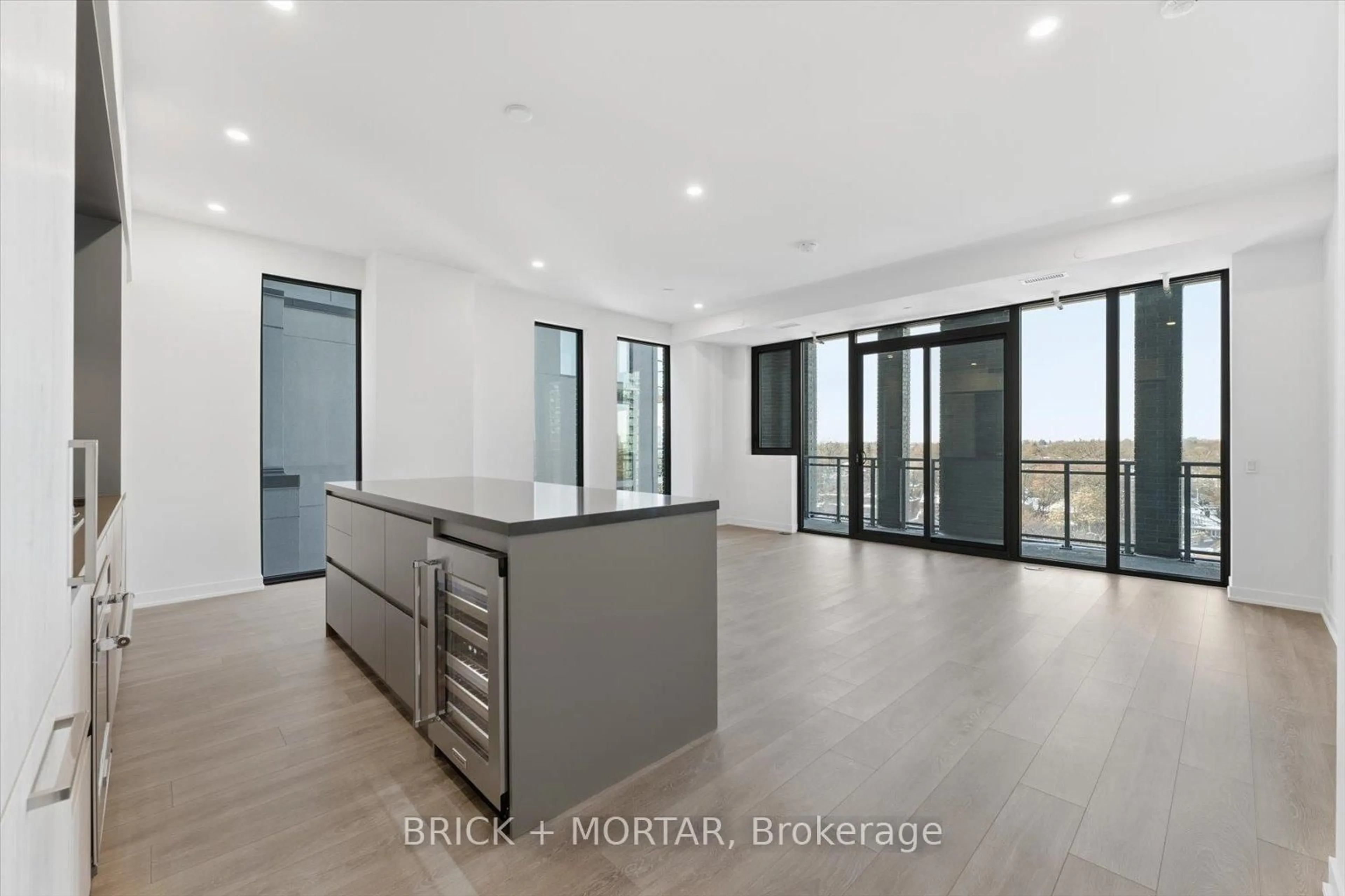 Open concept kitchen, unknown for 1 Hillsdale Ave #806, Toronto Ontario M4S 0E5