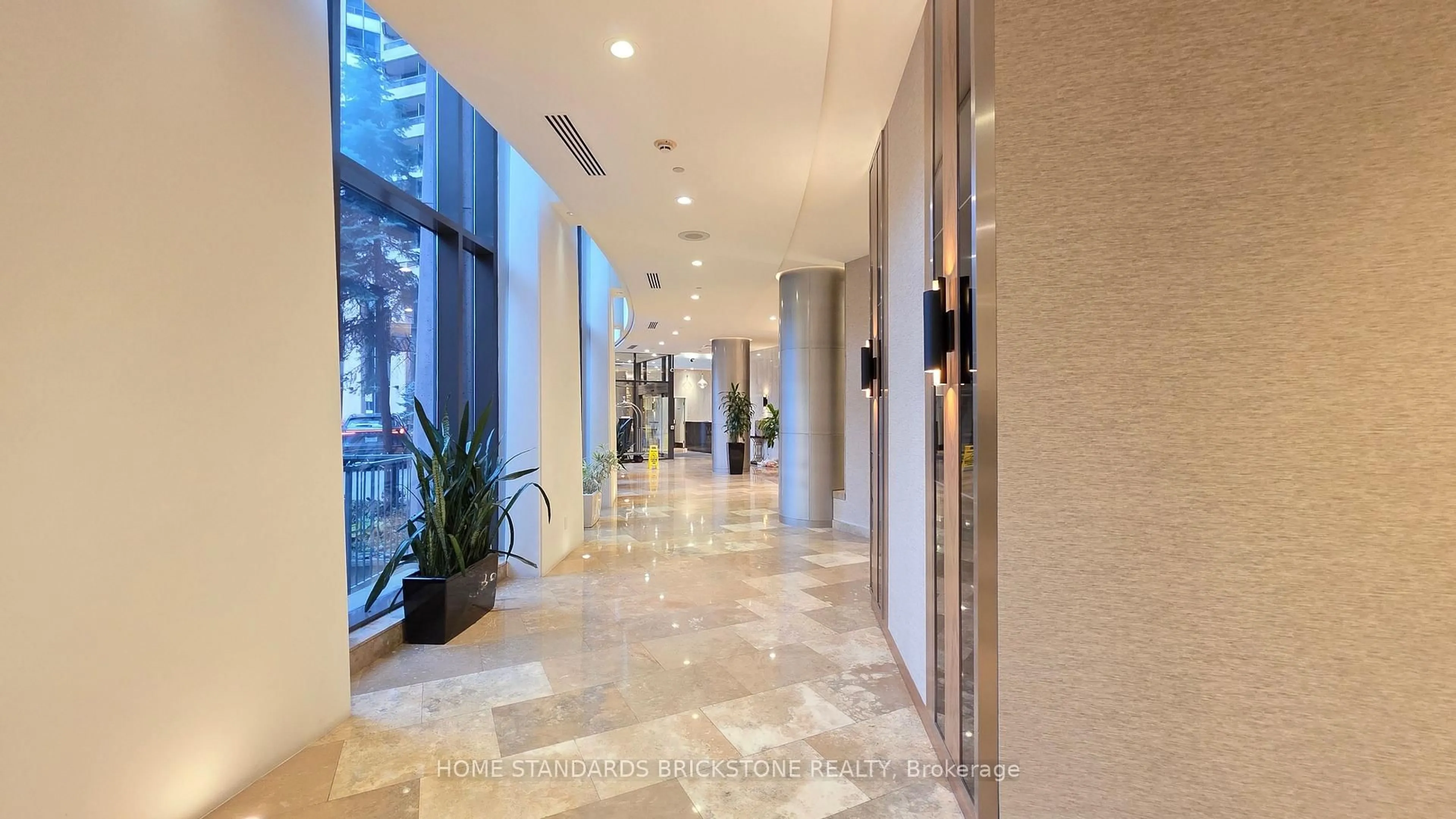 Indoor foyer for 5 Northtown Way #712, Toronto Ontario M2N 7A1