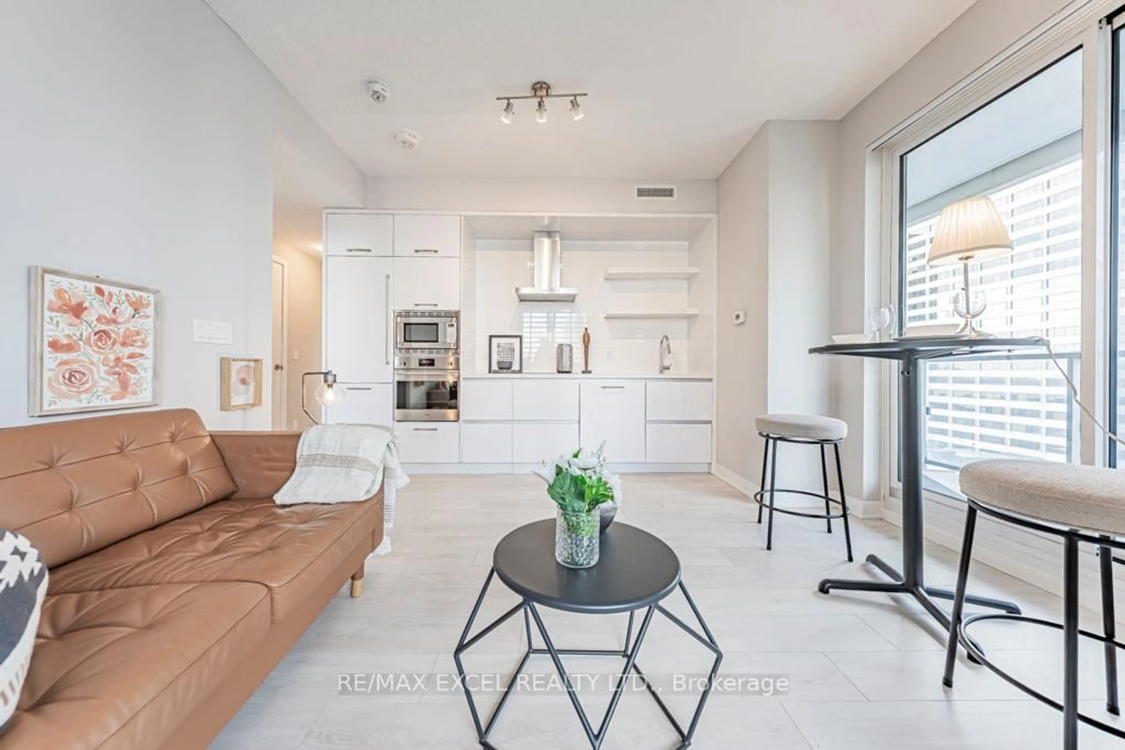 Unknown for 2221 Yonge St #1302, Toronto Ontario M4S 0B8