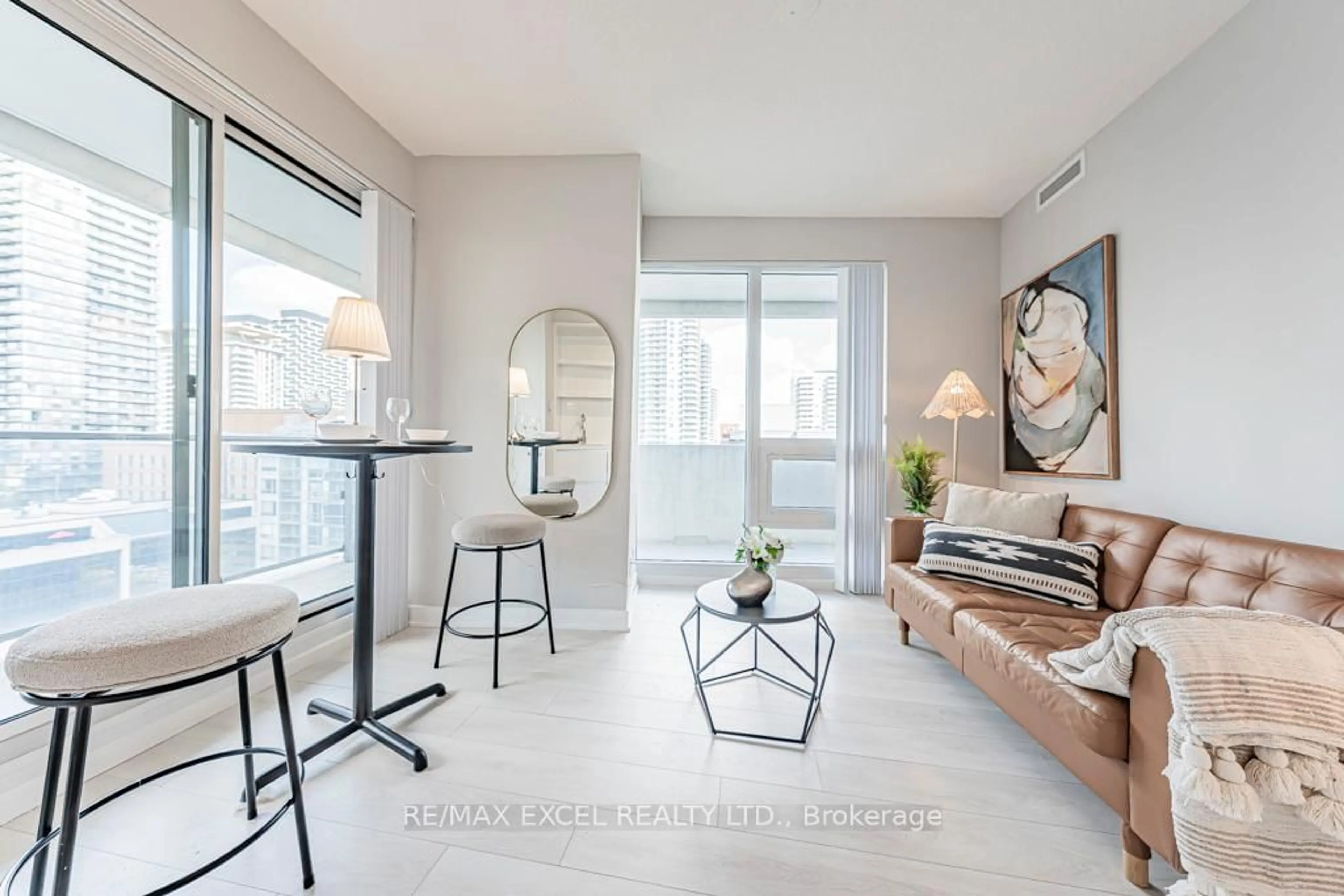 Unknown for 2221 Yonge St #1302, Toronto Ontario M4S 0B8