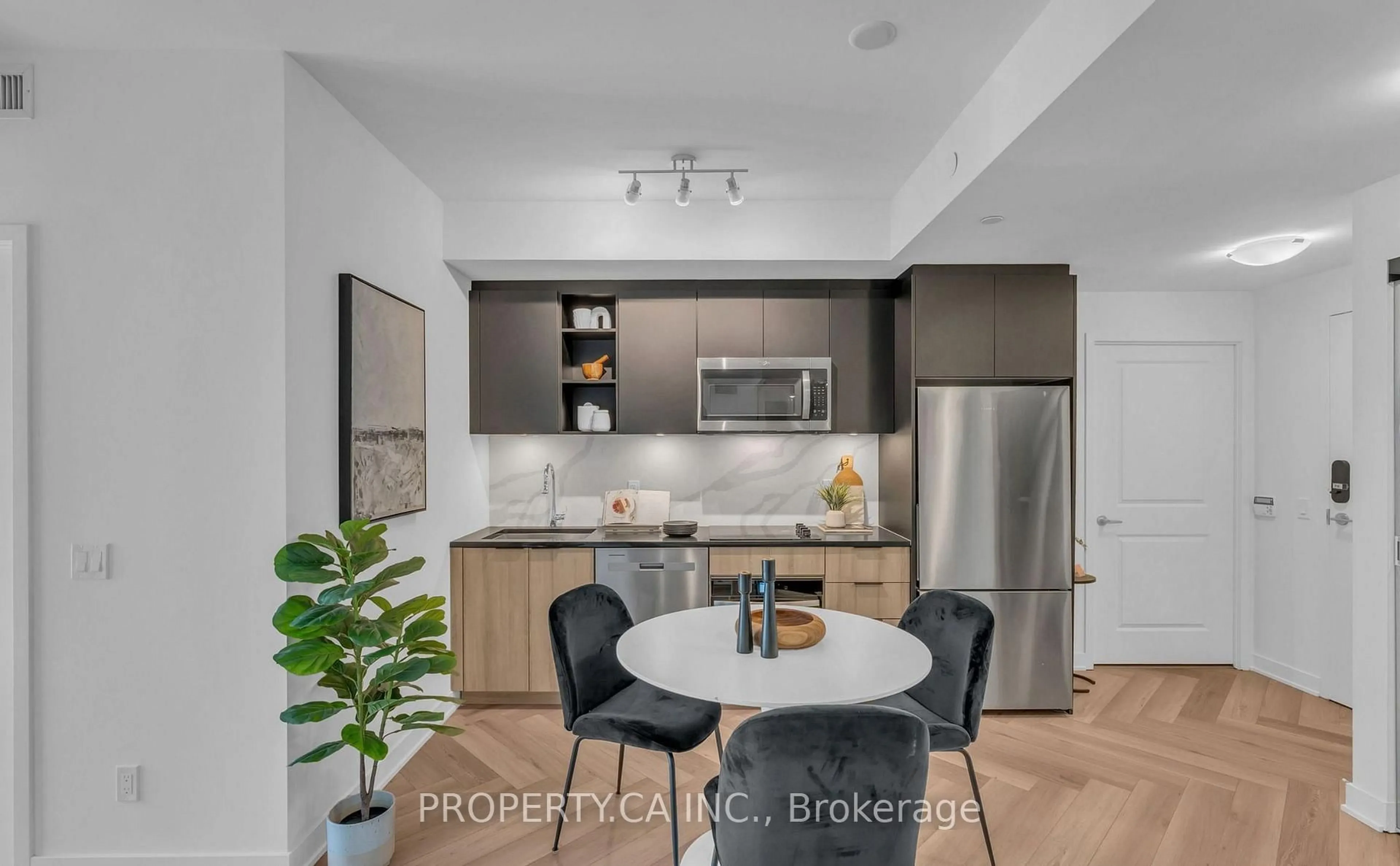 Unknown for 543 Richmond St #713, Toronto Ontario M5V 0W9