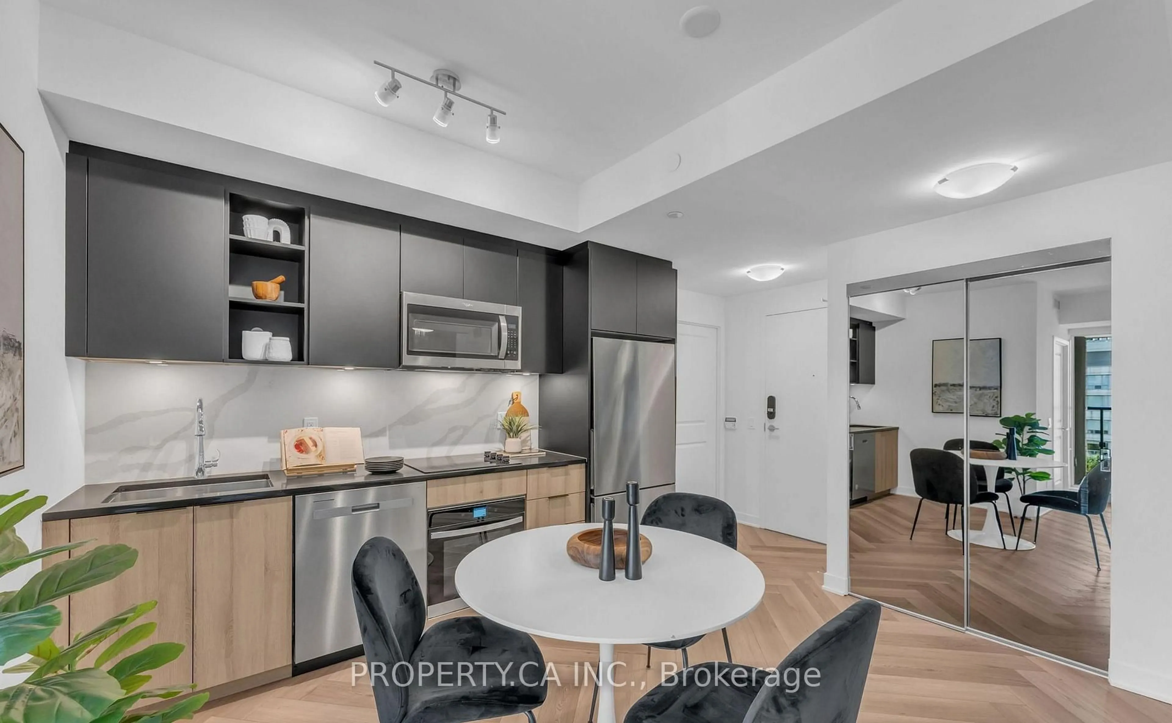 Open concept kitchen, unknown for 543 Richmond St #713, Toronto Ontario M5V 0W9