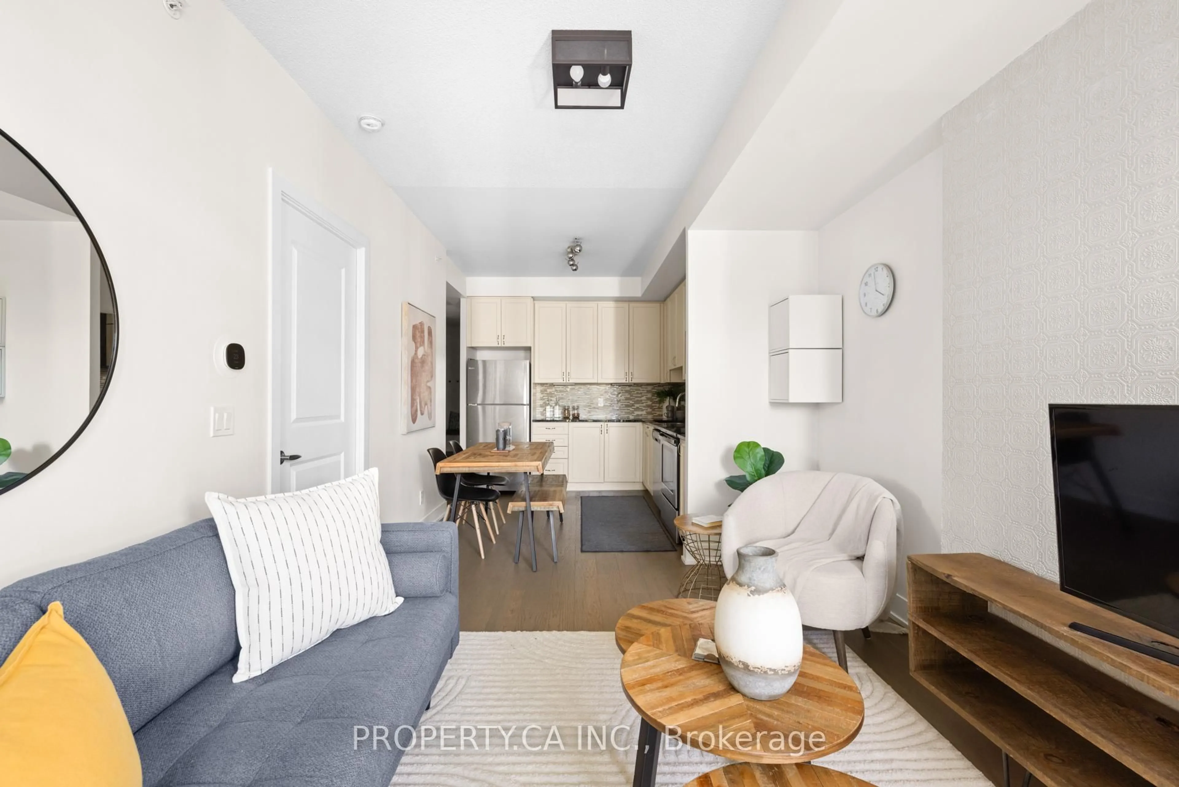 Living room with furniture, unknown for 68 Merton St #404, Toronto Ontario M4S 1A1