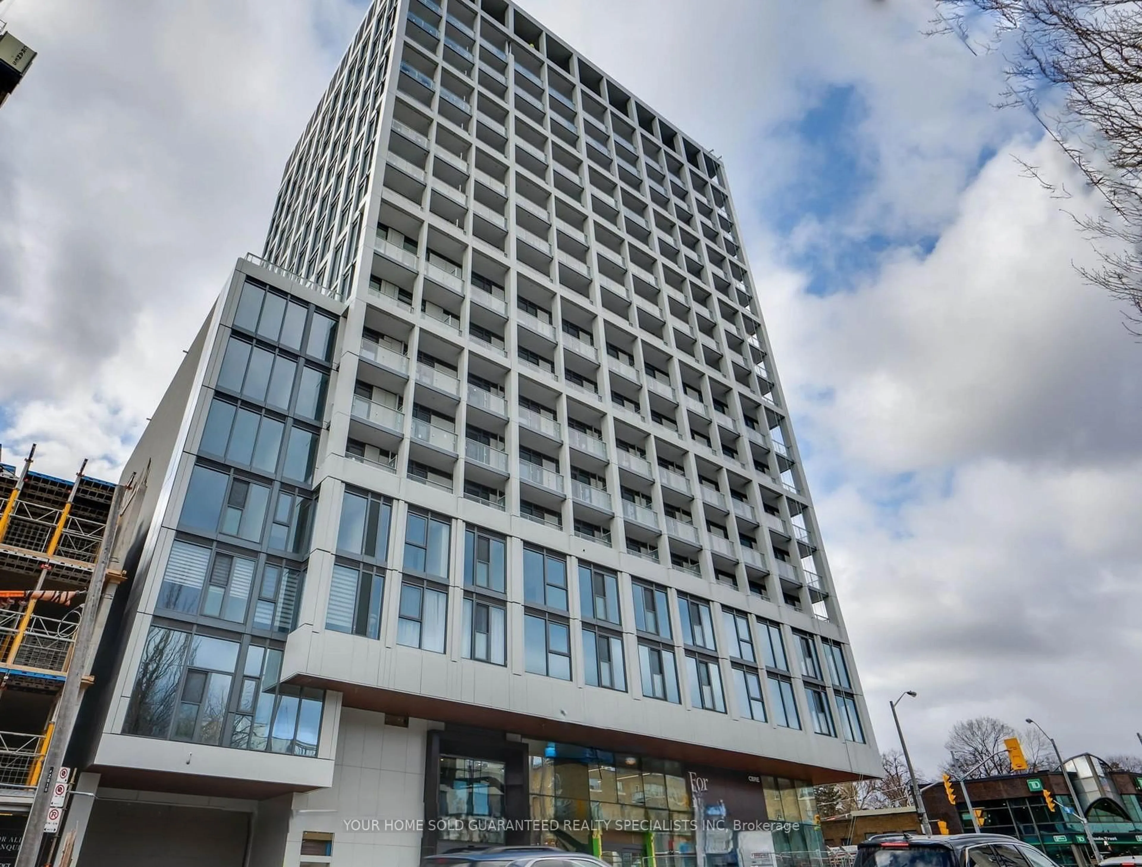 Indoor foyer for 2020 Bathurst St #331, Toronto Ontario M5P 0A6