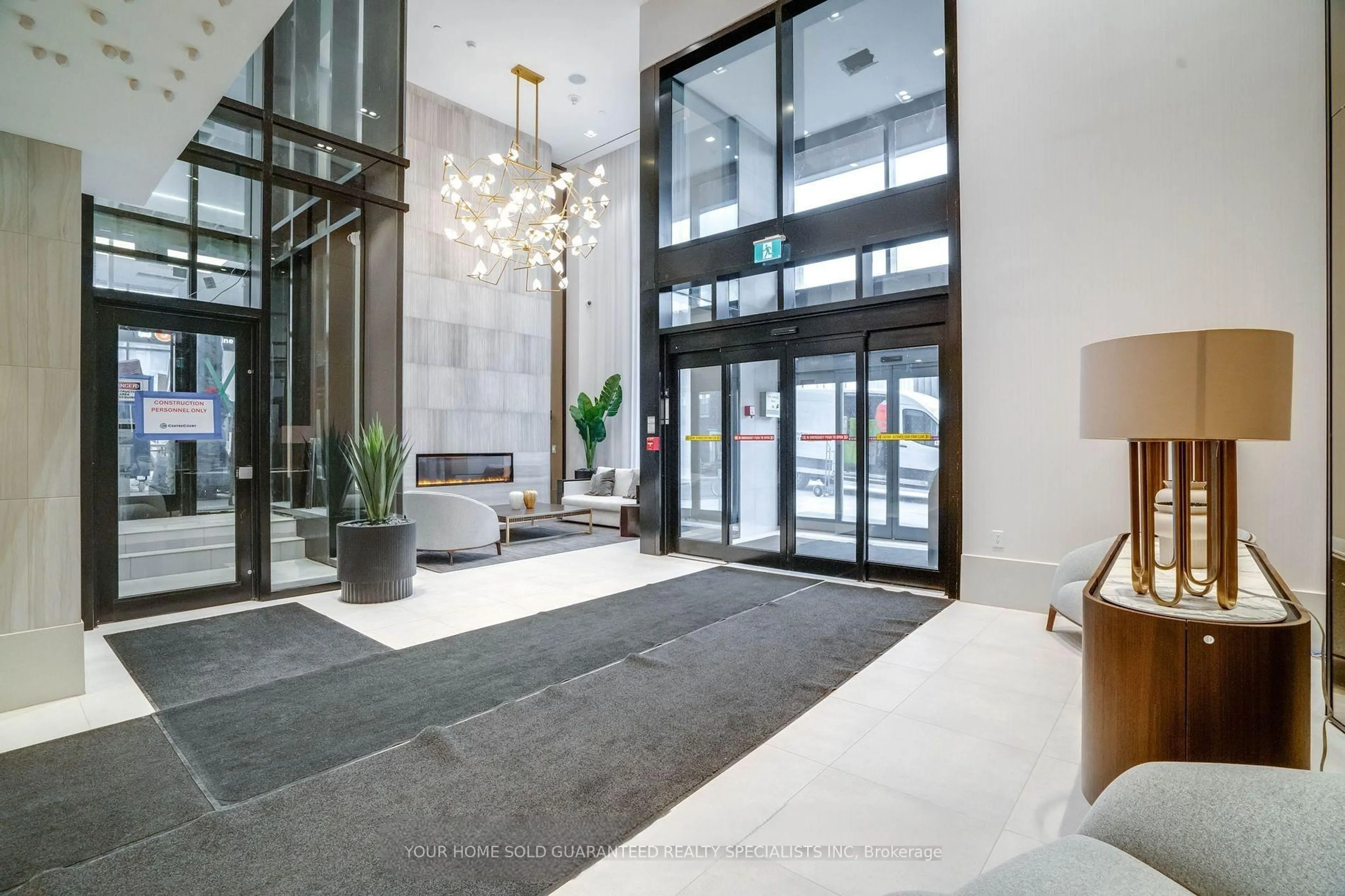 Indoor foyer for 2020 Bathurst St #331, Toronto Ontario M5P 0A6