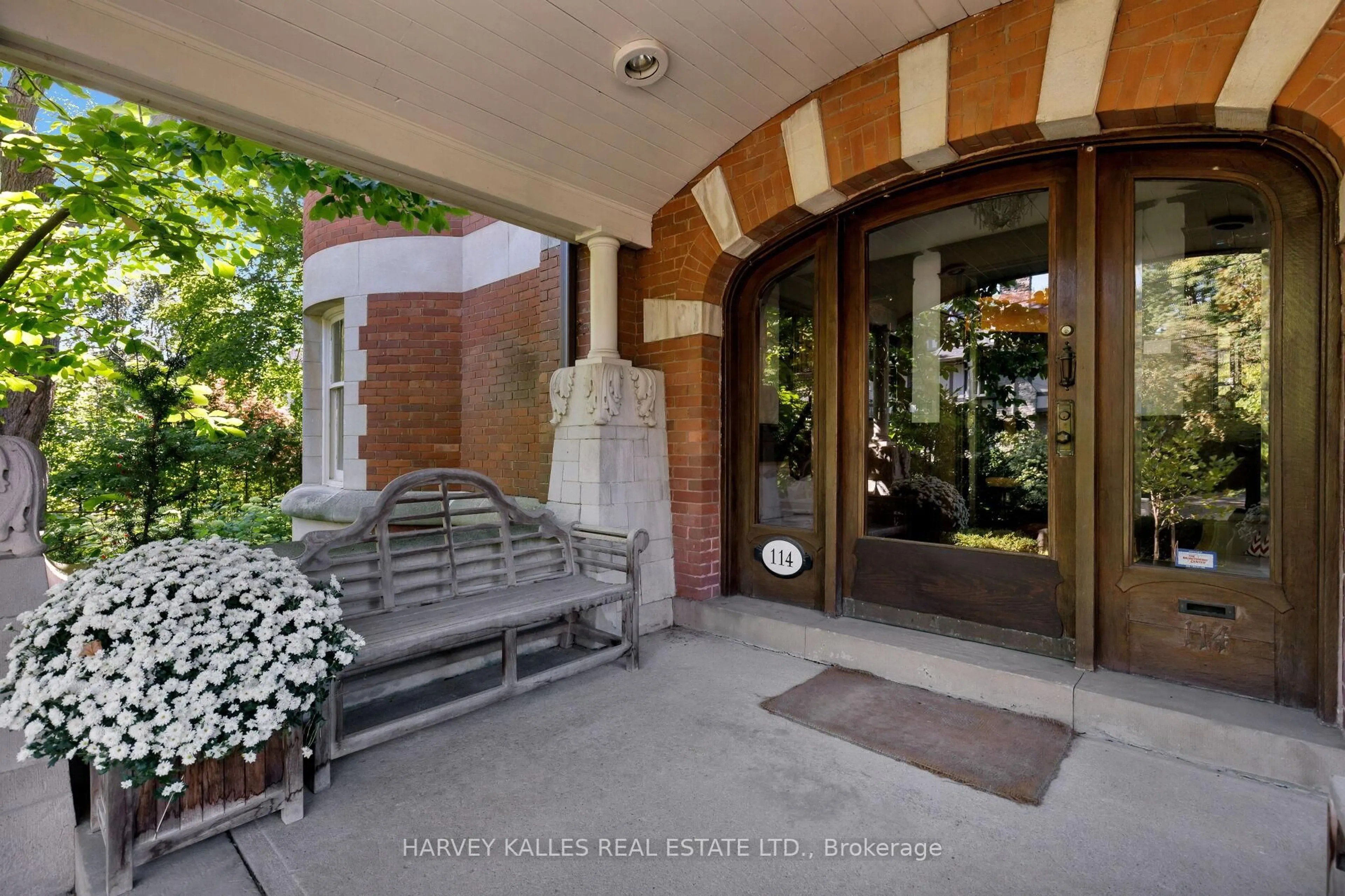 Indoor foyer for 114 Glen Rd, Toronto Ontario M4W 2V9