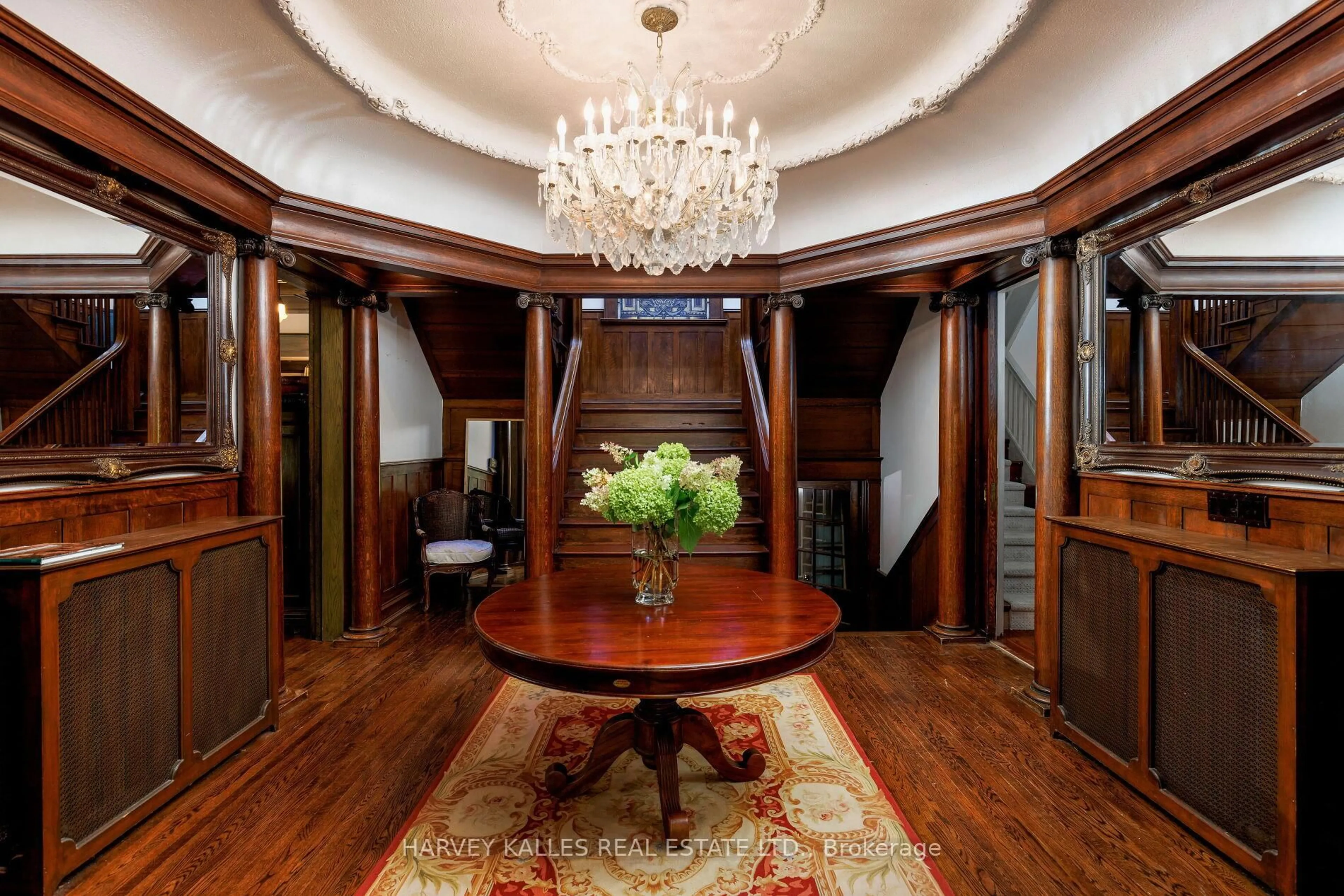 Indoor foyer for 114 Glen Rd, Toronto Ontario M4W 2V9