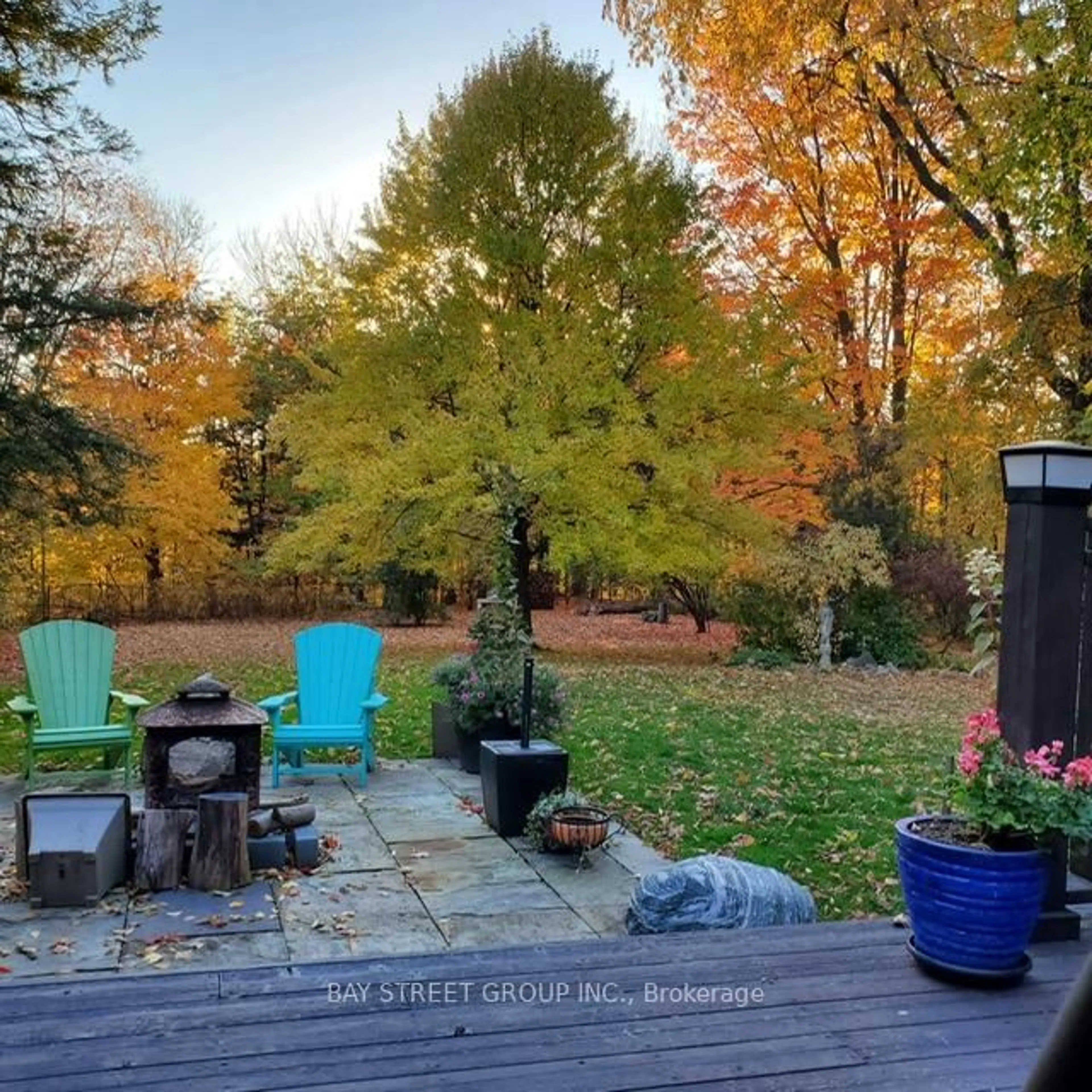 Patio, forest/trees view for 4 Craigmont Dr, Toronto Ontario M2H 1C5