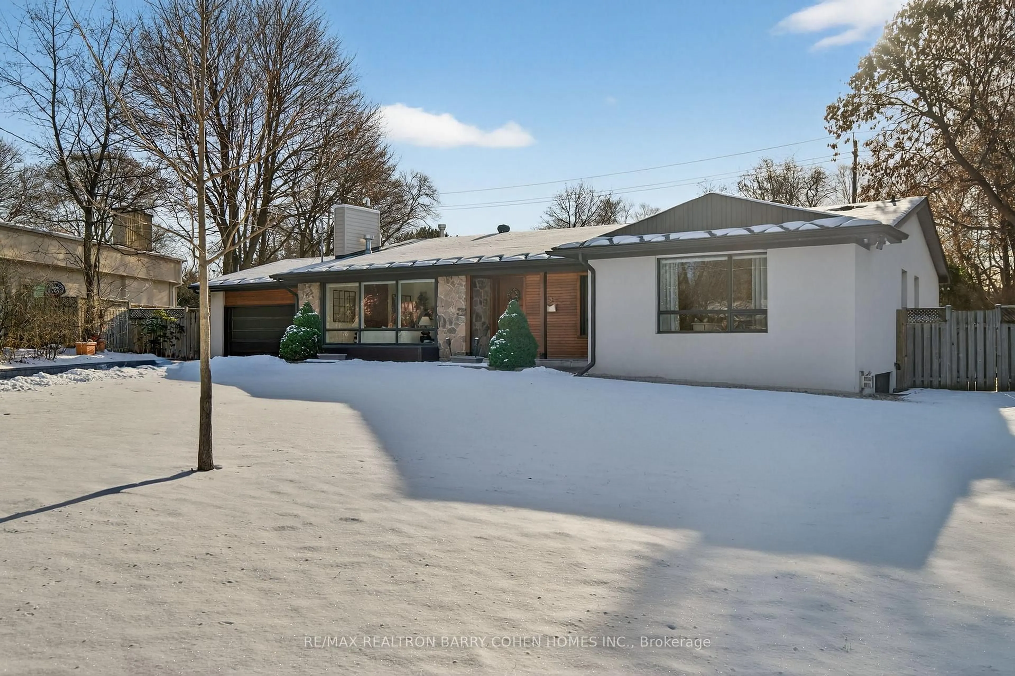 A pic from outside/outdoor area/front of a property/back of a property/a pic from drone, street for 5 Sulgrave Cres, Toronto Ontario M2L 1W5