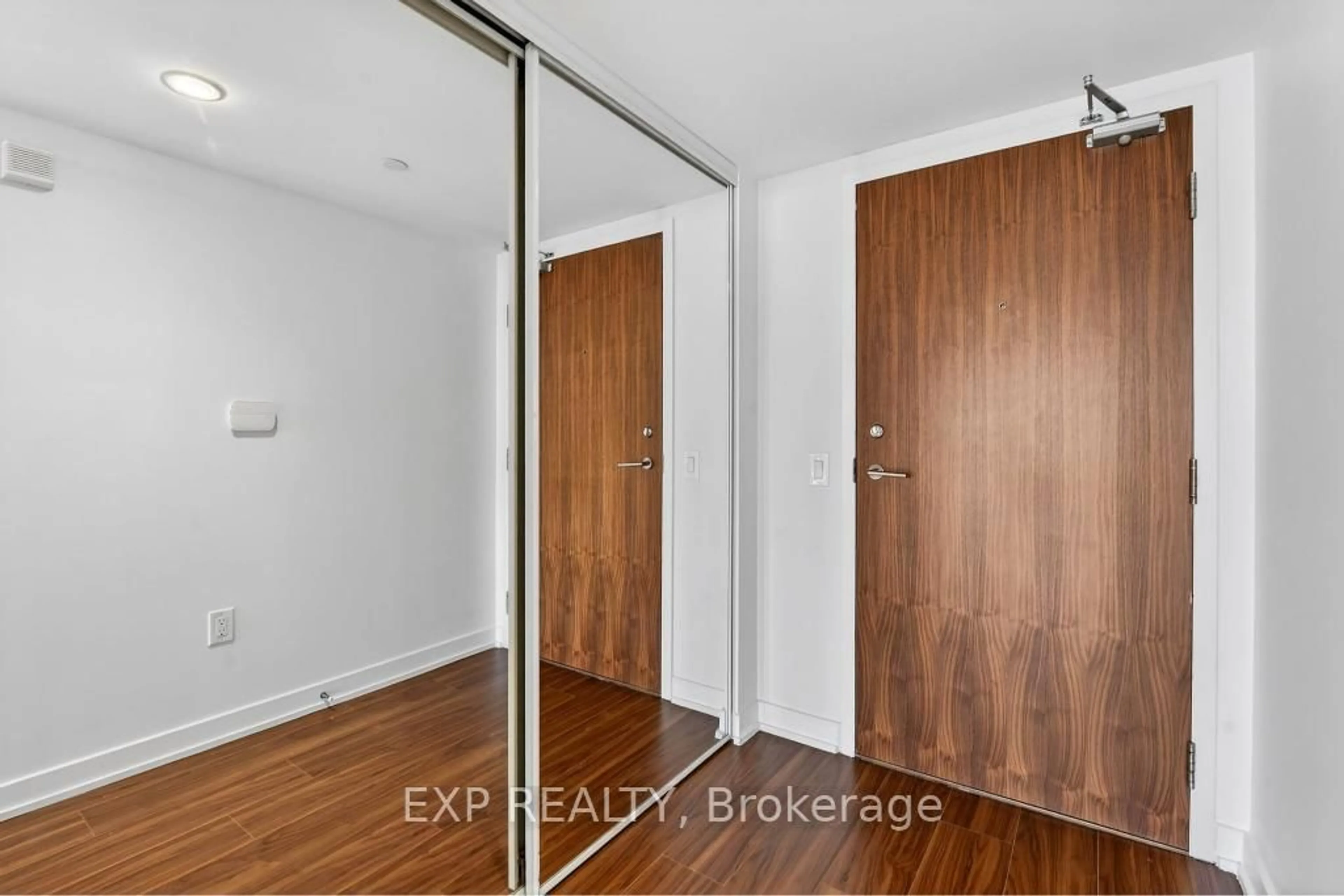 Indoor entryway for 85 Queens Wharf Rd #3105, Toronto Ontario M5V 0J9