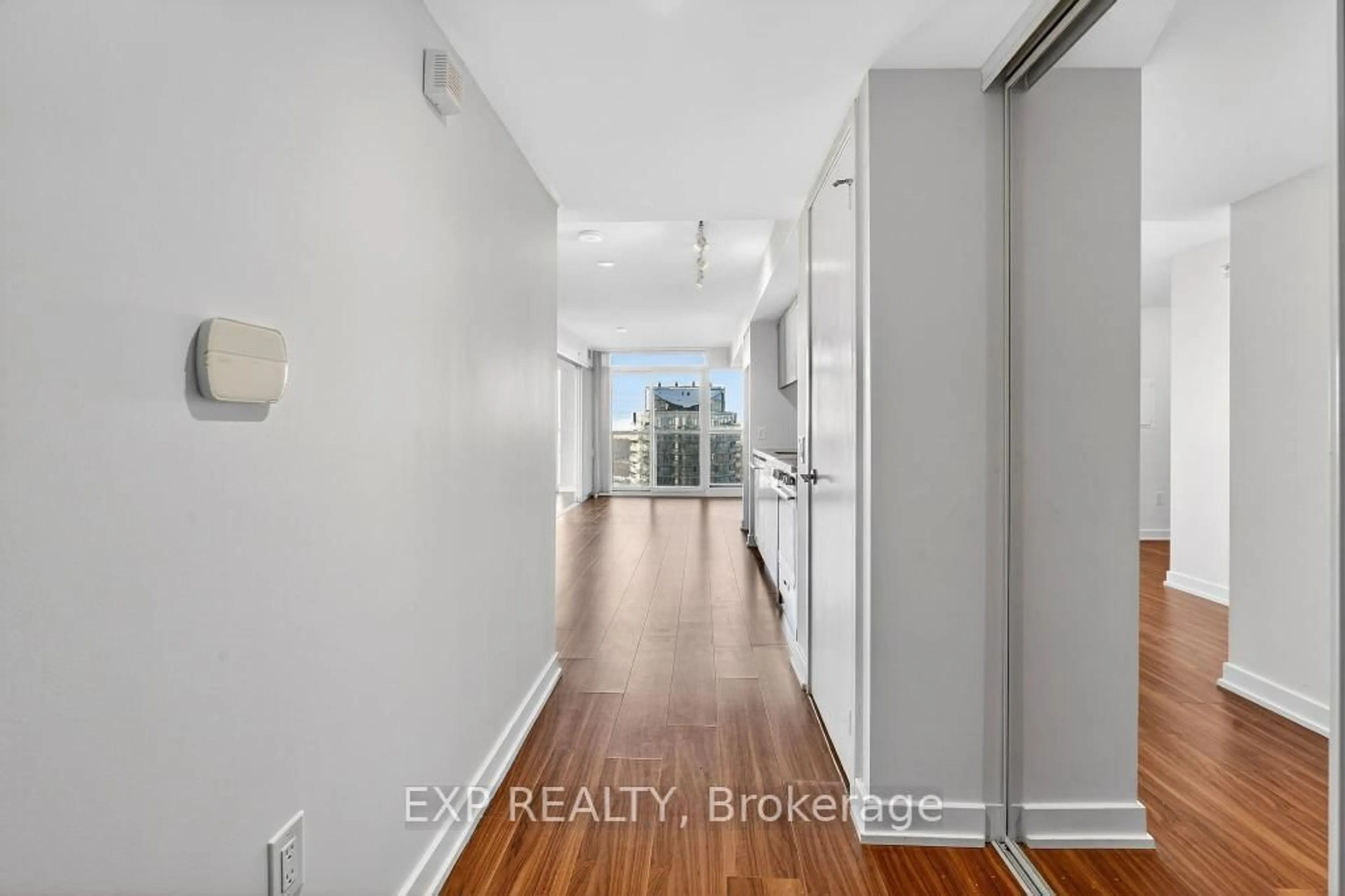 Indoor entryway for 85 Queens Wharf Rd #3105, Toronto Ontario M5V 0J9