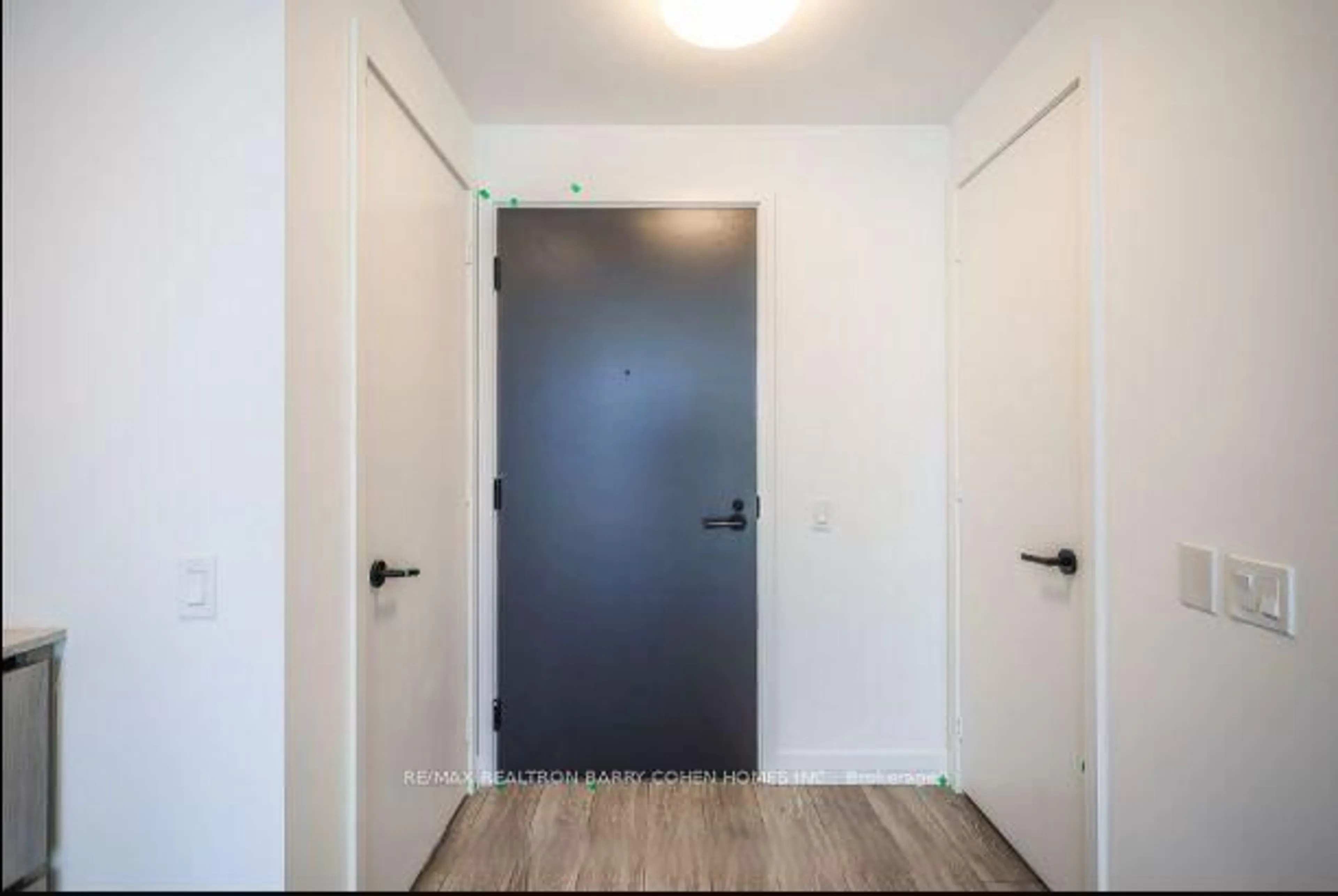 Indoor entryway for 108 Peter St #2109, Toronto Ontario M5V 2G7