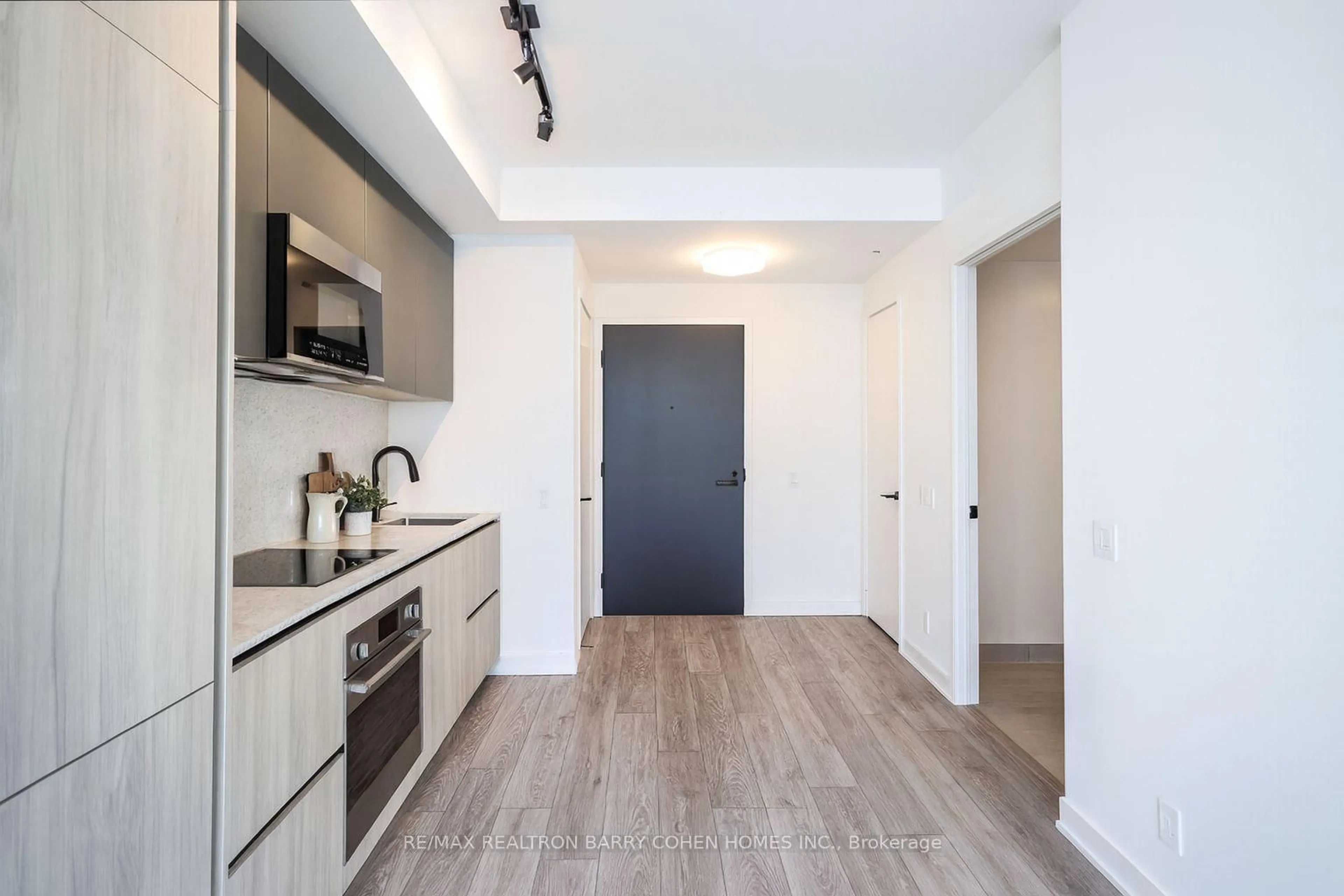 Standard kitchen, unknown for 108 Peter St #2109, Toronto Ontario M5V 2G7